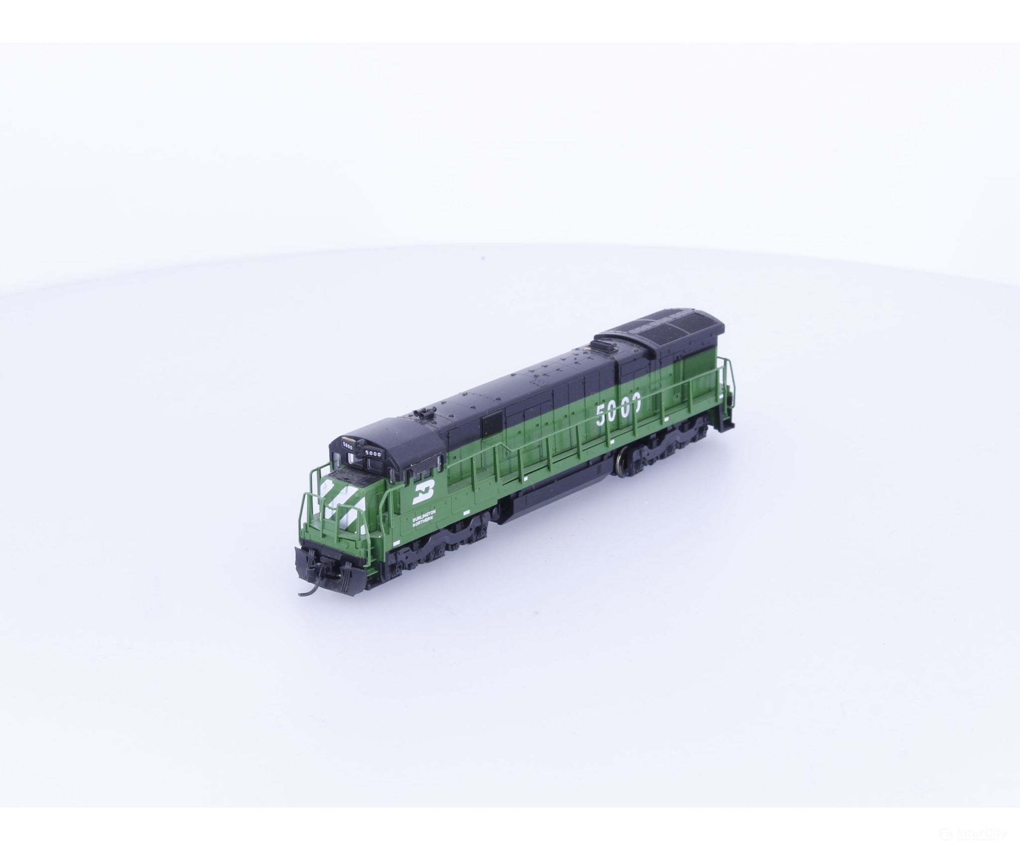 Kato 176-0947 N C30-7 Diesel Locomotive Burlington Northern (BN) 5000 Analog DC - Locomotives