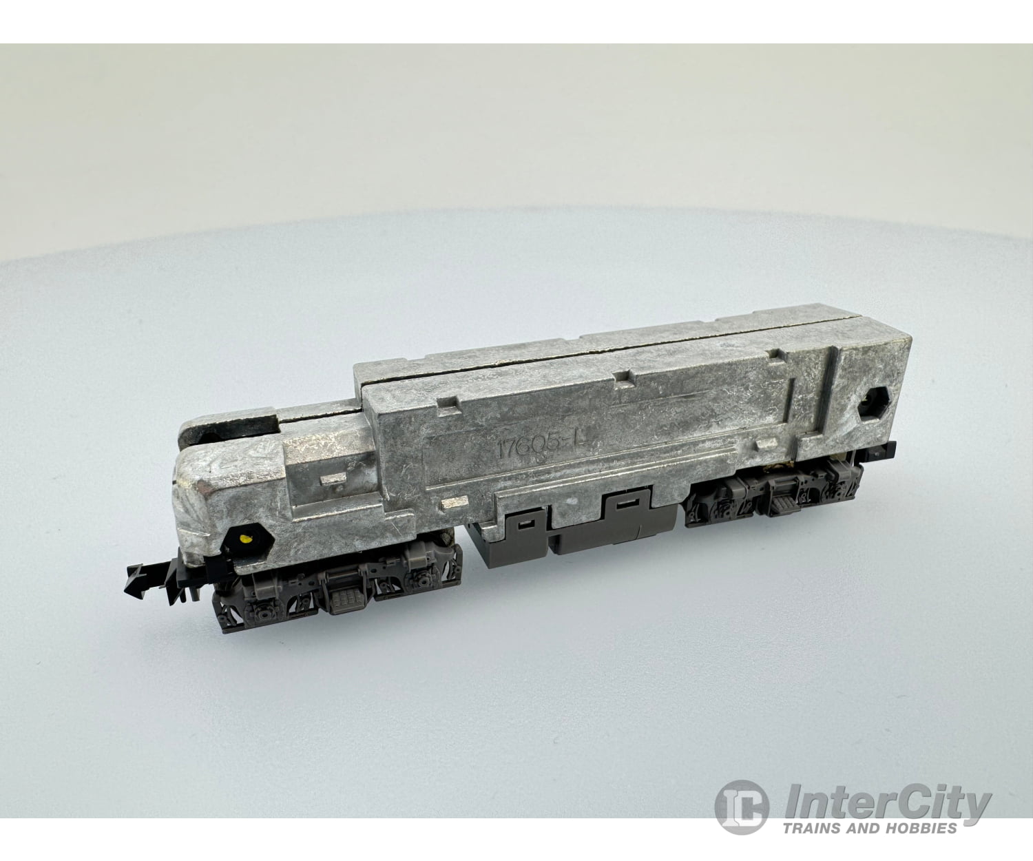 Kato 176-104 N Powered Chassis Undecorated Analog Dc (F) Locomotives