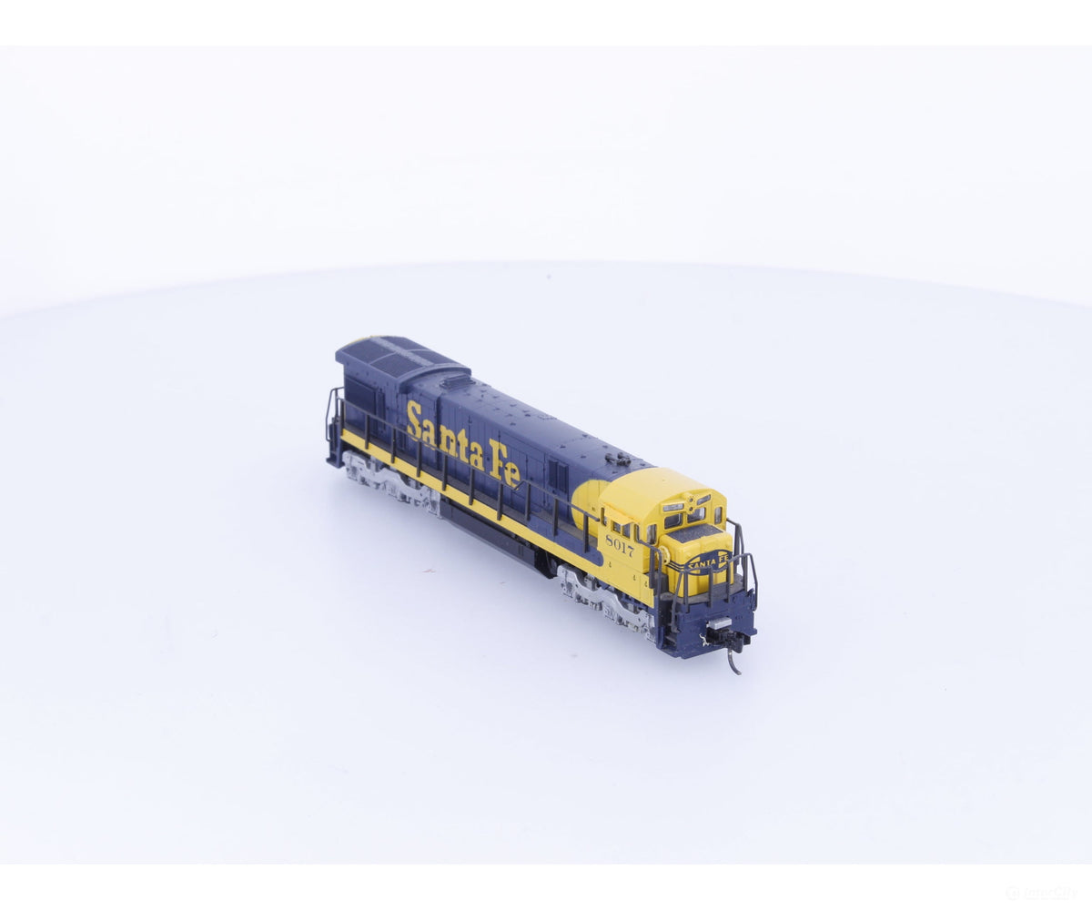 Kato 176-301 N C30-7 Diesel Locomotive Atchison Topeka and Santa Fe (ATSF) 8017 Analog DC - Locomotives