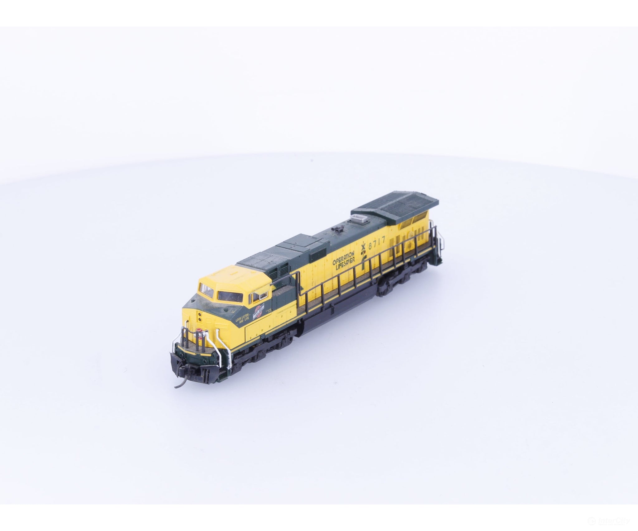 Kato 176-3308 N C44-9W Diesel Locomotive Operation Lifesaver Chicago and North Western (CNW) 8717 Analog DC