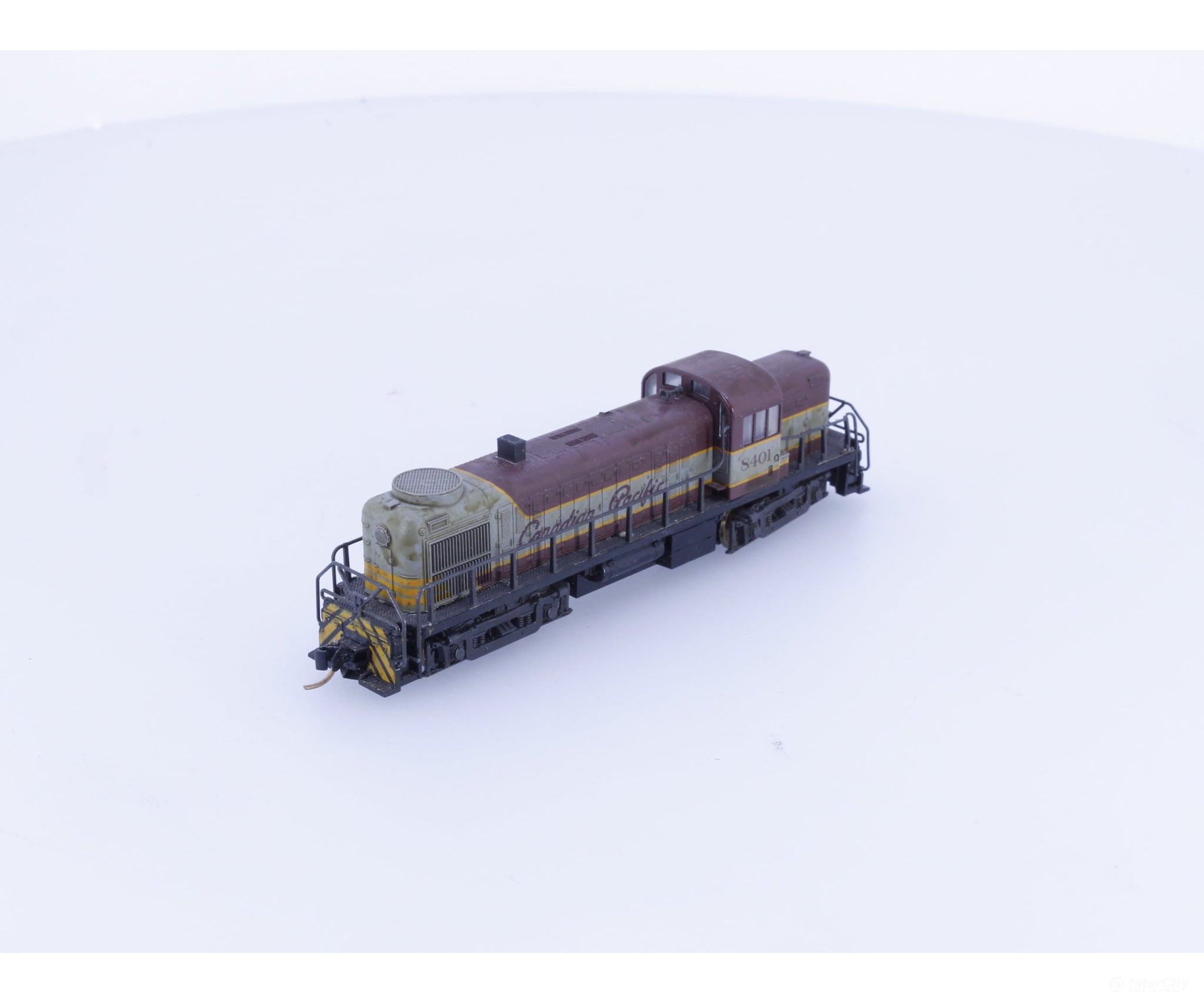 Kato 176-4601 N RS-2 Diesel Locomotive Canadian Pacific (CP) 8401 DCC - Locomotives