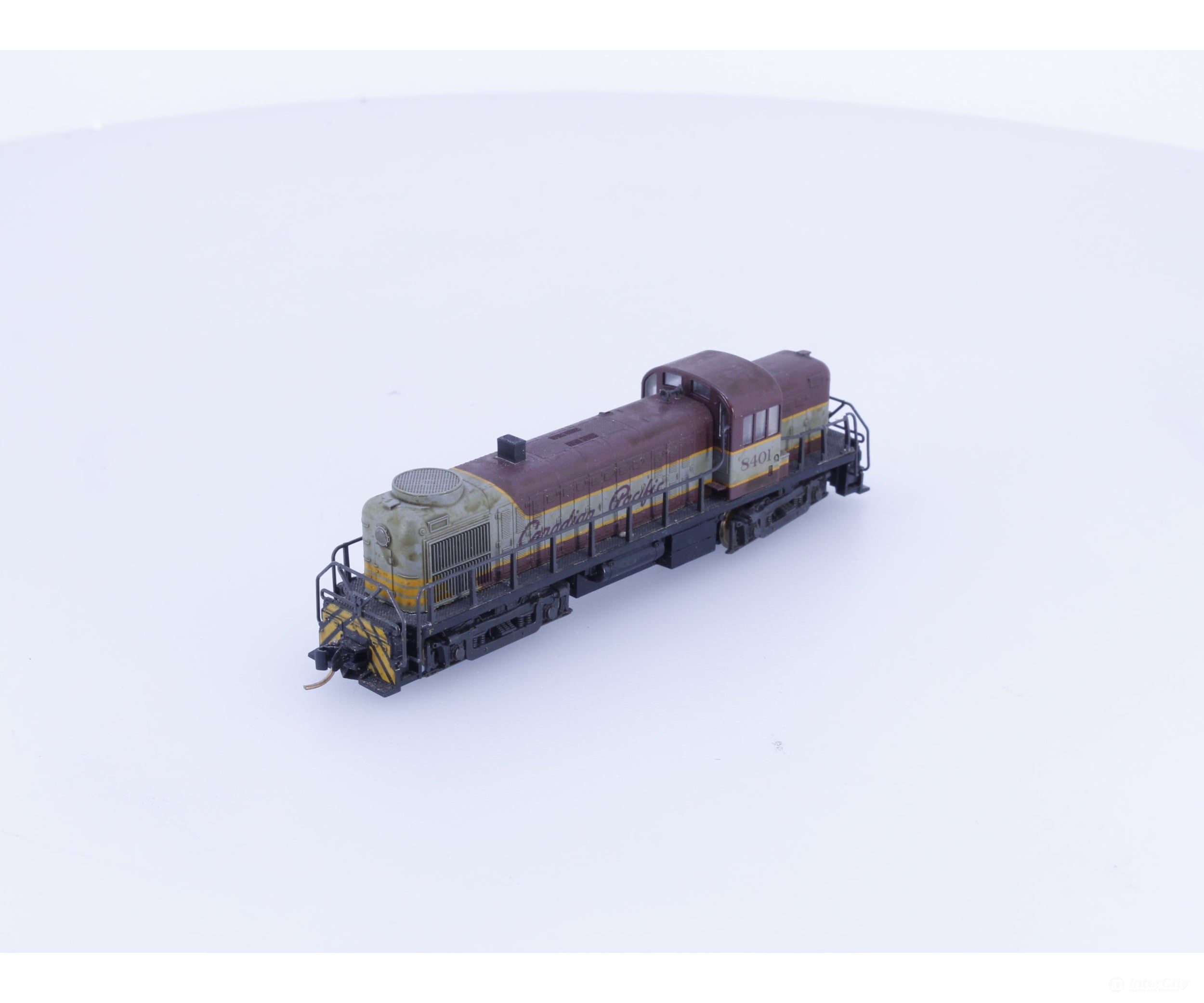 Kato 176-4601 N RS-2 Diesel Locomotive Canadian Pacific (CP) 8401 DCC - Locomotives