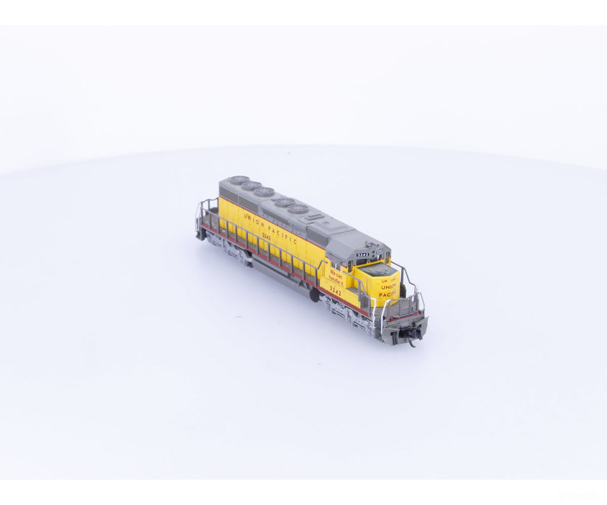 Kato 176-4813 N SD40-2 Early Diesel Locomotive Union Pacific (UP) 3242 Analog DC - Locomotives