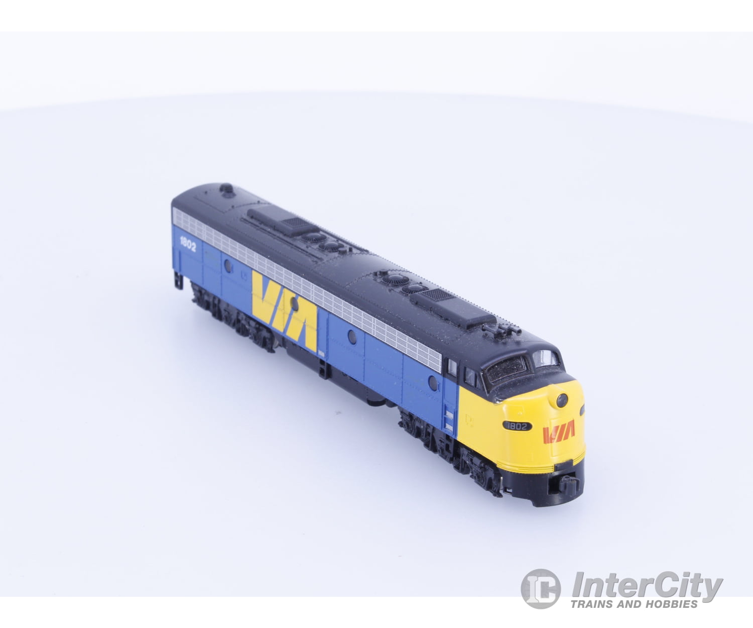 Kato 176-5345 N E8A Diesel Locomotive Via Rail (VIA) 1802 Analog DC Locomotives