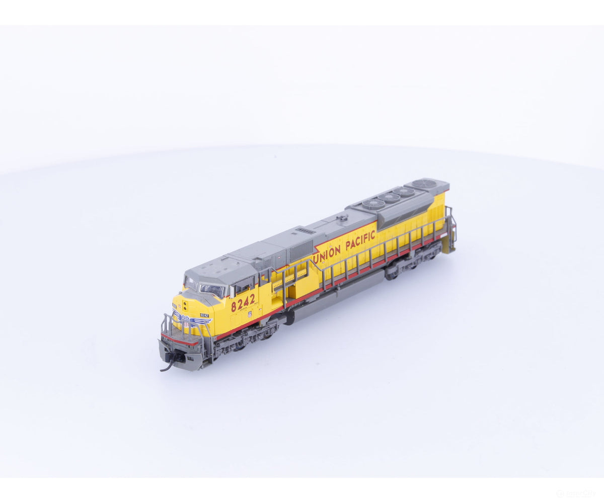 Kato 176-5613 N SD90/43 MAC Diesel Locomotive Union Pacific (UP) 8242 Analog DC - Locomotives