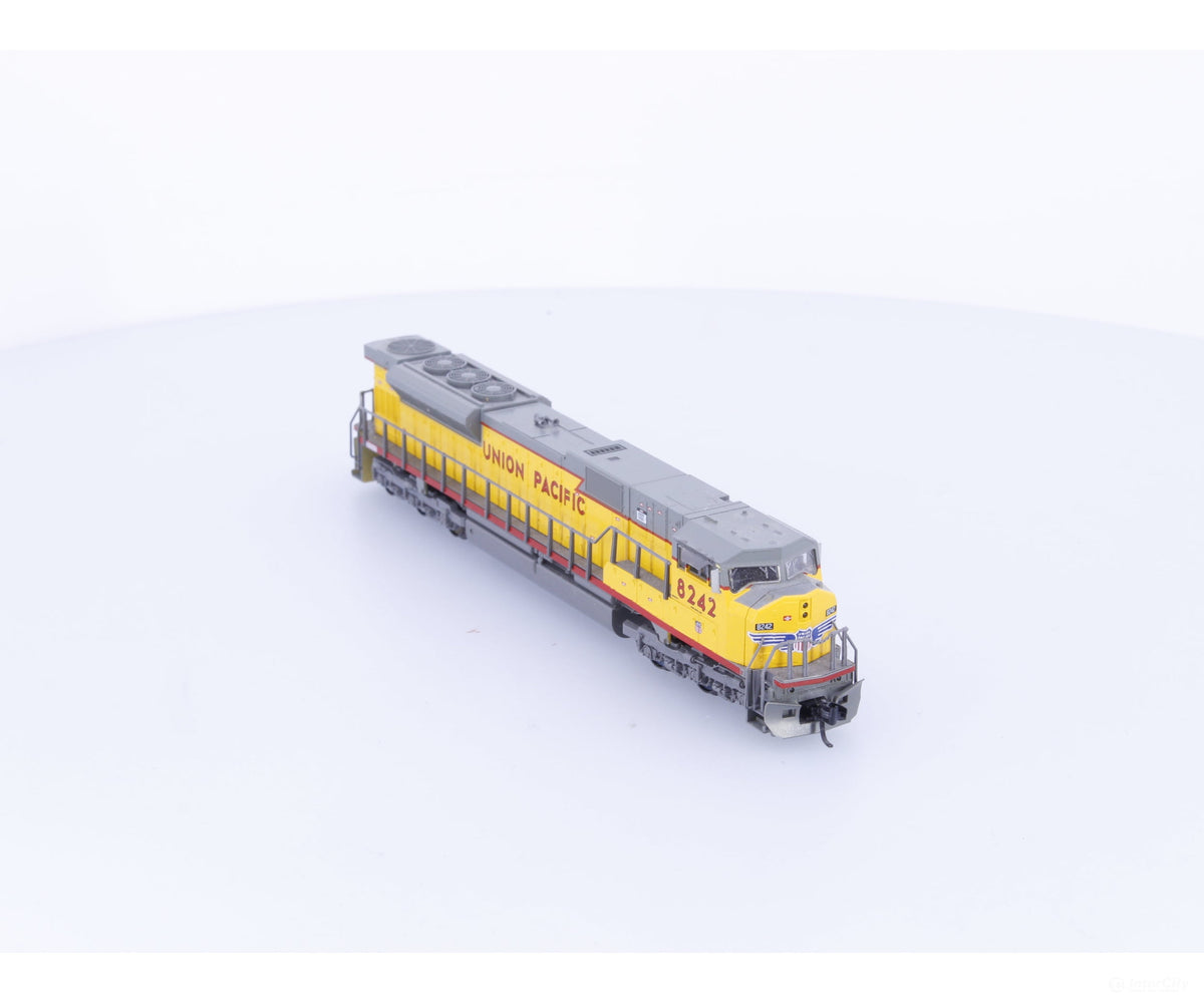 Kato 176-5613 N SD90/43 MAC Diesel Locomotive Union Pacific (UP) 8242 Analog DC - Locomotives