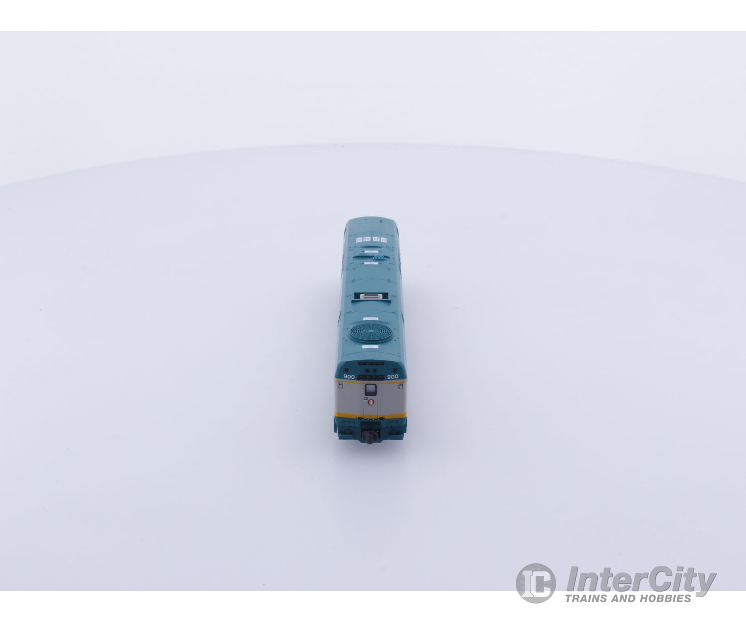 Kato 176-6007 N P42 Diesel Locomotive Via Rail (VIA) 900 Analog DC Locomotives