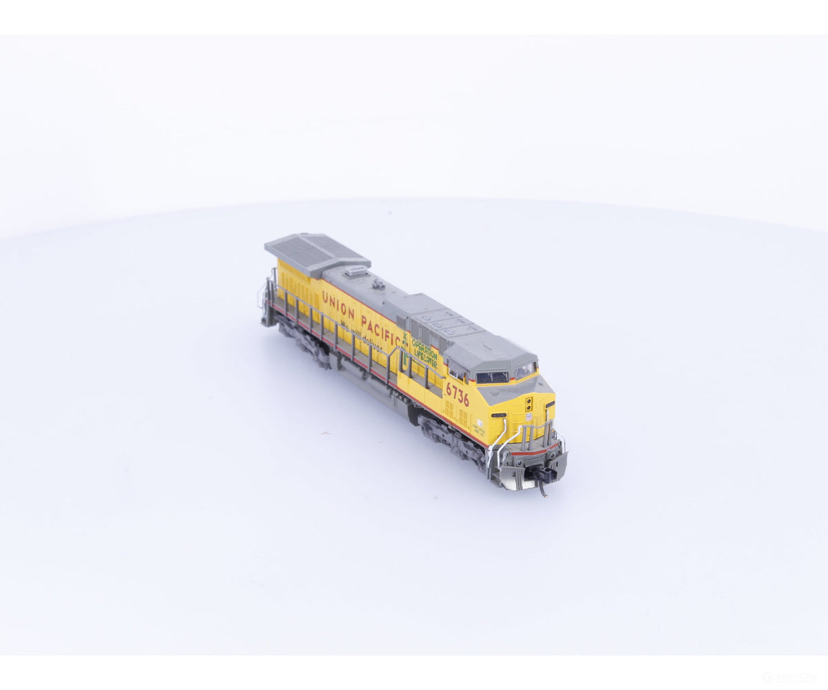 Kato 176-7034 N AC4400CW Diesel Locomotive Operation Lifesaver Union Pacific (UP) 6736 Analog DC - Locomotives