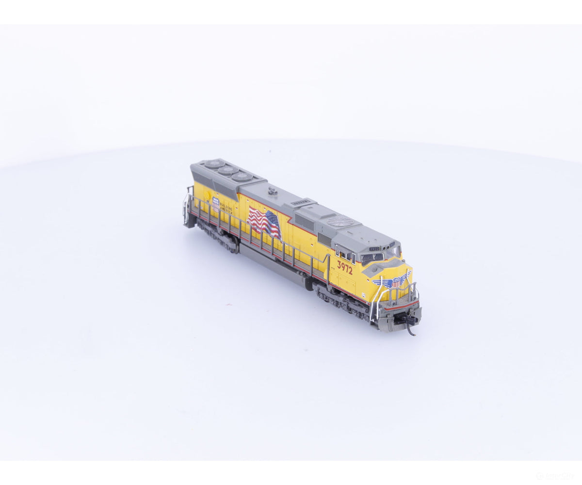 Kato 176-7504 N SD70M Diesel Locomotive Union Pacific (UP) 3972 Analog DC - Locomotives
