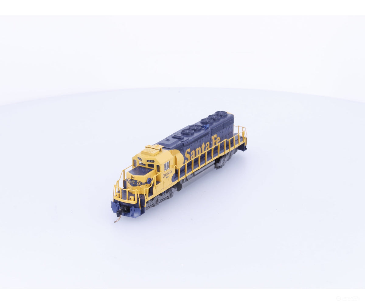 Kato 176-8207 N SD40-2 Mid Diesel Locomotive Atchison Topeka and Santa Fe (ATSF) 5039 Analog DC - Locomotives