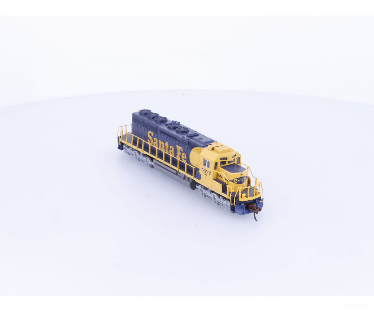 Kato 176-8208 N SD40-2 Mid Diesel Locomotive Atchison Topeka and Santa Fe (ATSF) 5077 Analog DC (#1) - Locomotives