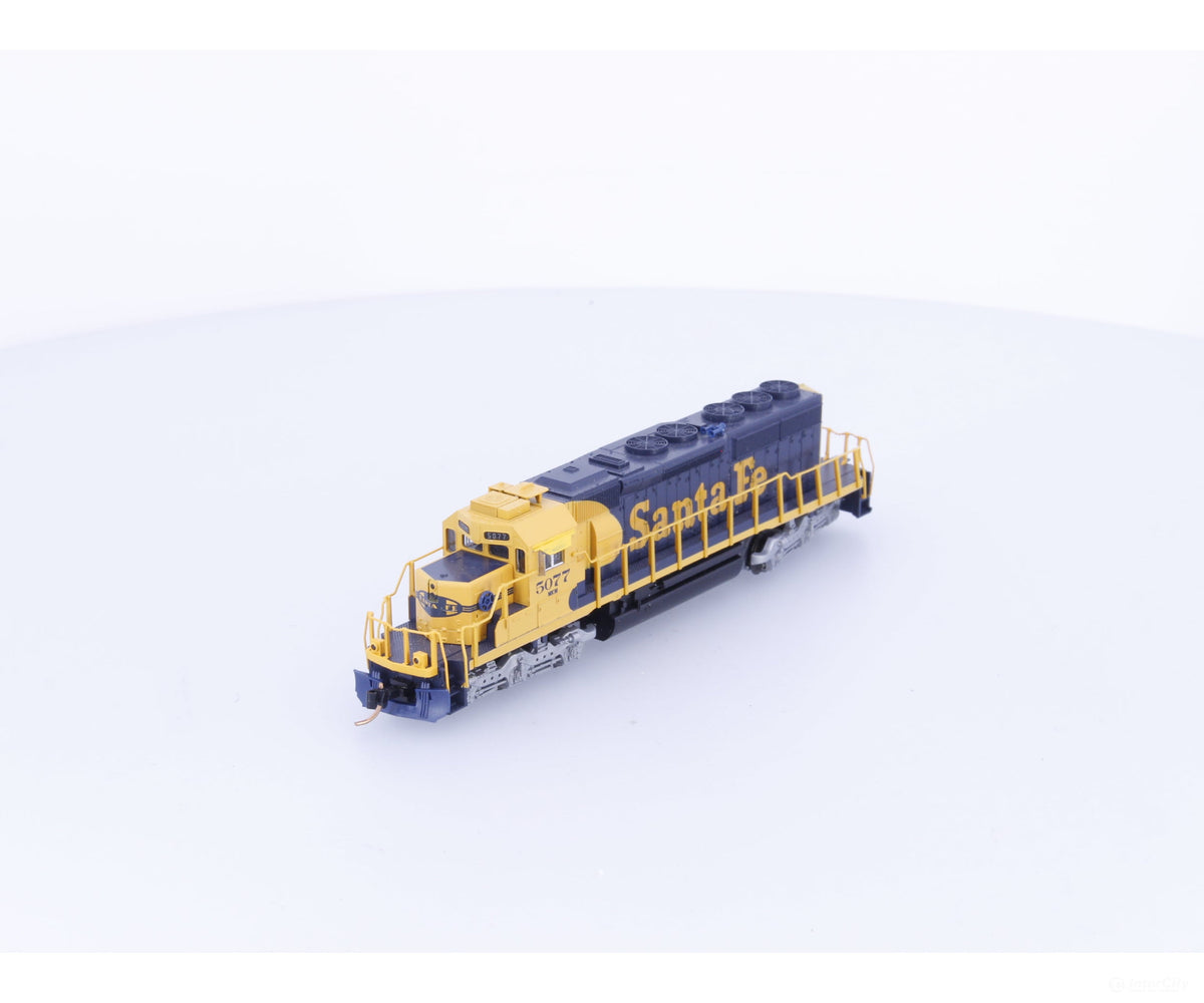 Kato 176-8208 N SD40-2 Mid Diesel Locomotive Atchison Topeka and Santa Fe (ATSF) 5077 Analog DC - Locomotives