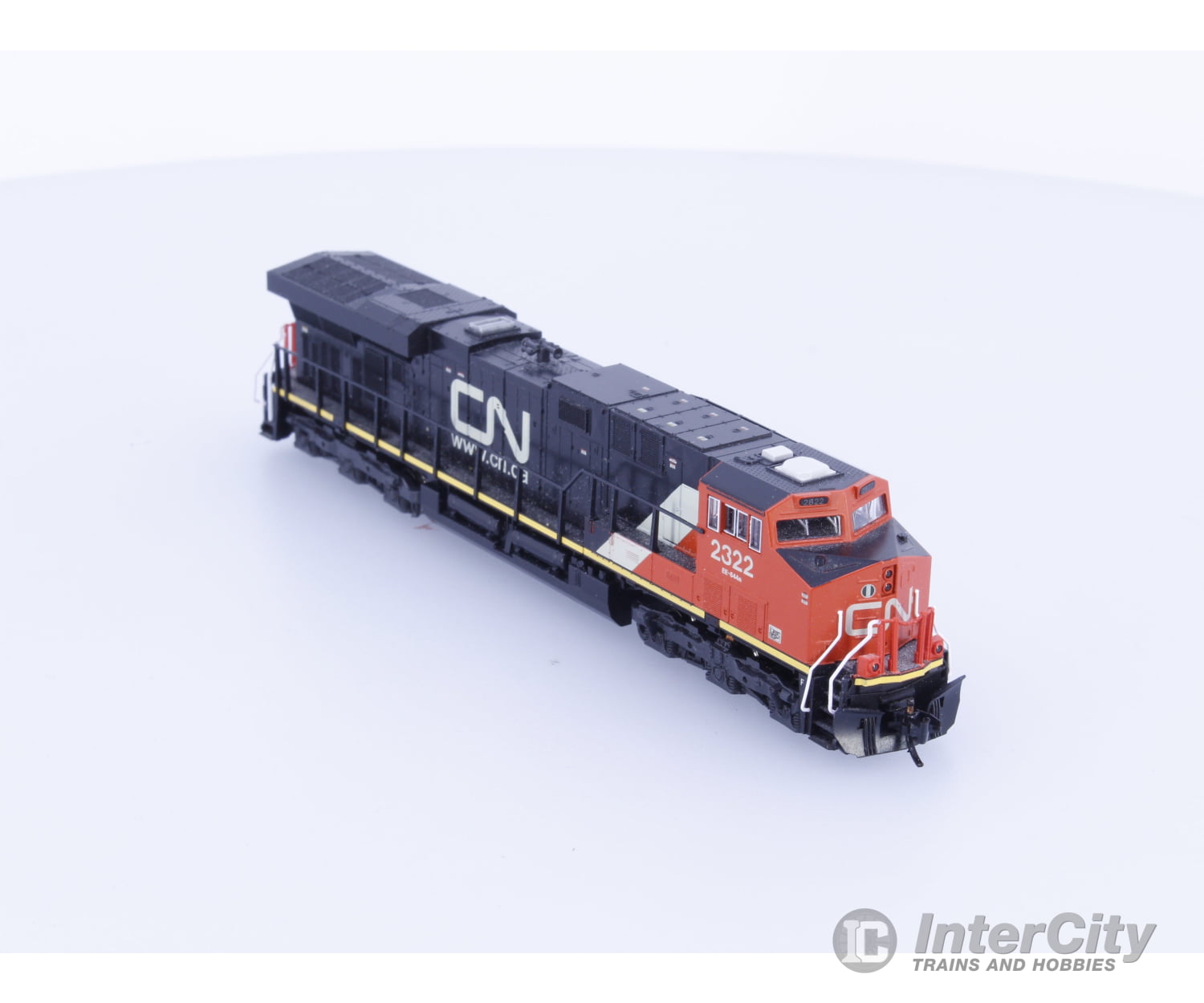 Kato 176-8918 N ES44AC Diesel Locomotive Canadian National (CN) 2322 Analog DC Locomotives