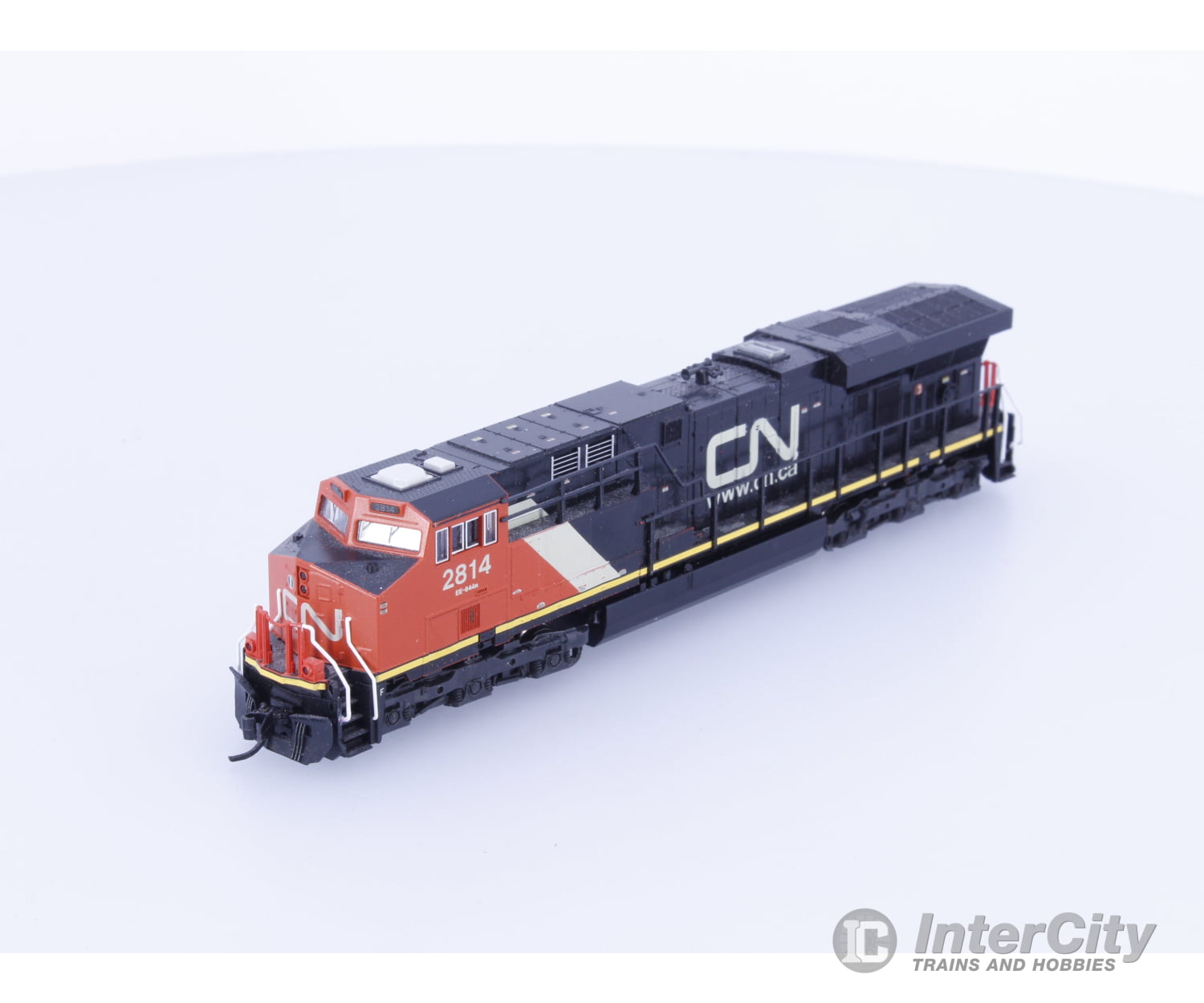 Kato 176-8918 N ES44AC Diesel Locomotive Canadian National (CN) 2814 Analog DC Locomotives