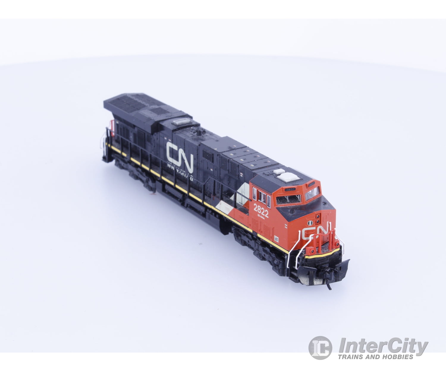 Kato 176-8919 N ES44AC Diesel Locomotive Canadian National (CN) 2822 Analog DC (#1) Locomotives