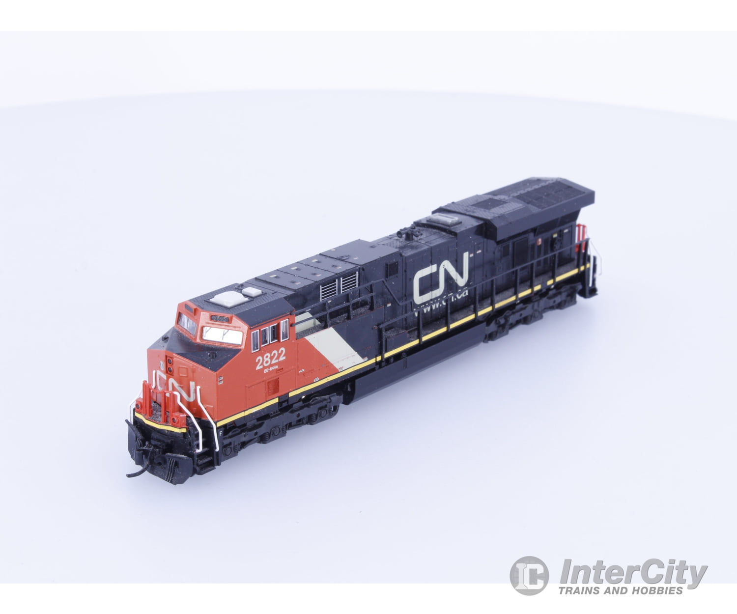 Kato 176-8919 N ES44AC Diesel Locomotive Canadian National (CN) 2822 Analog DC (#1) Locomotives