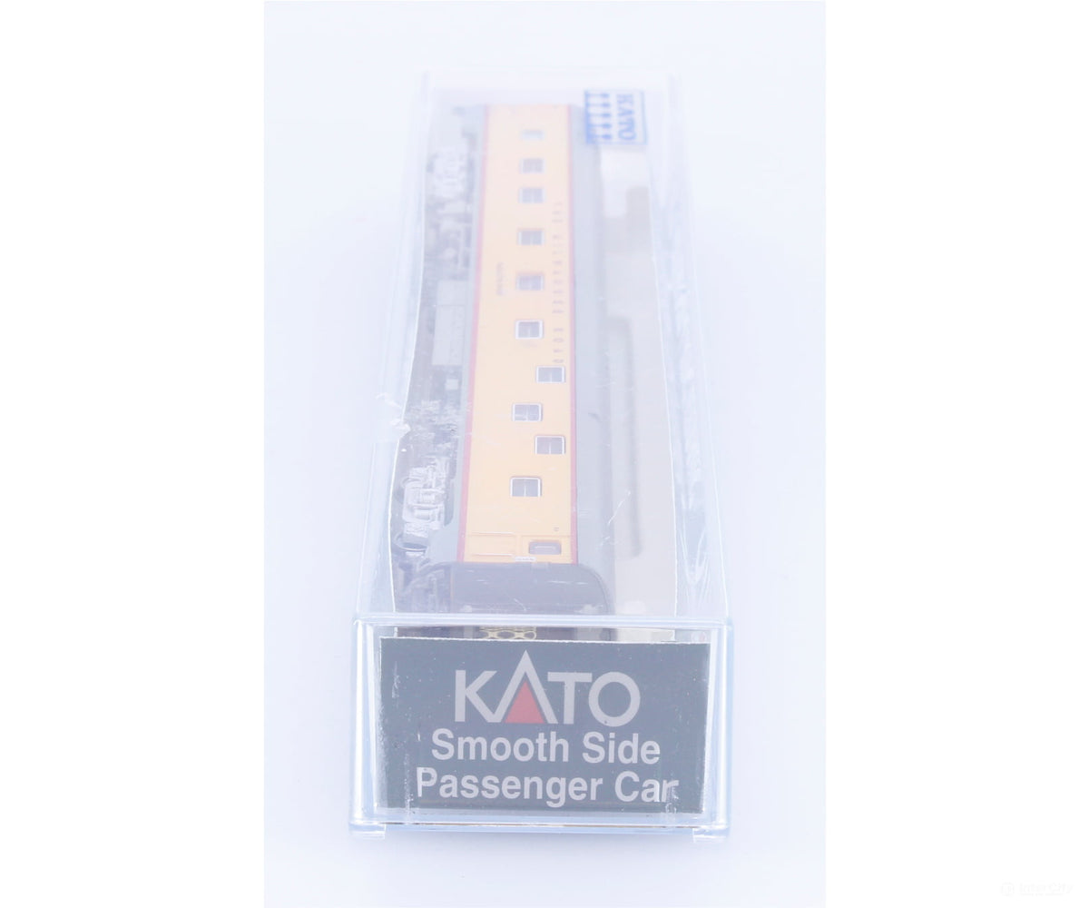 Kato 22 N Smooth Side Passenger Car Milwaukee Road (MILW) 22 - Passenger Cars