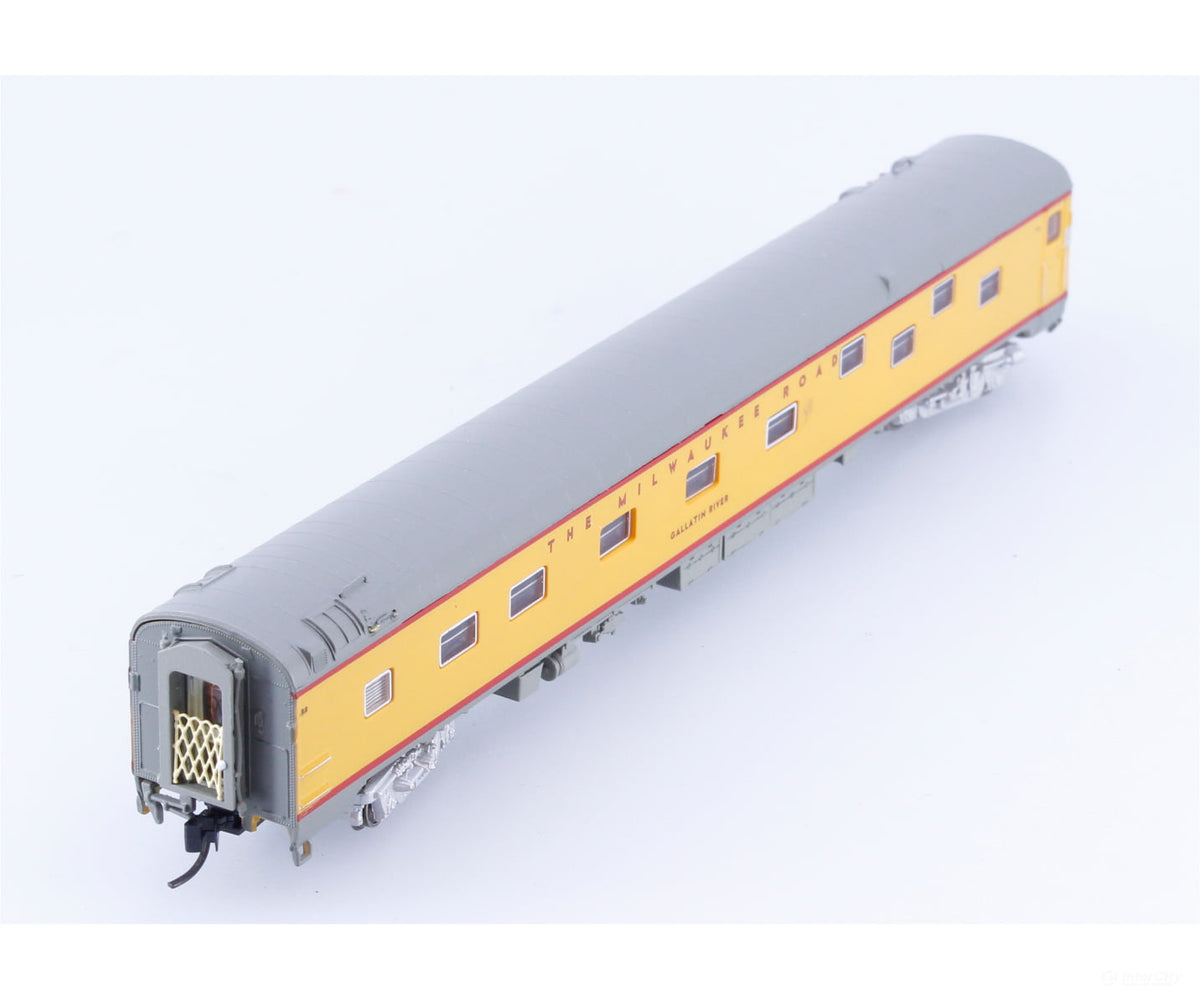 Kato 22 N Smooth Side Passenger Car Milwaukee Road (MILW) 22 - Passenger Cars