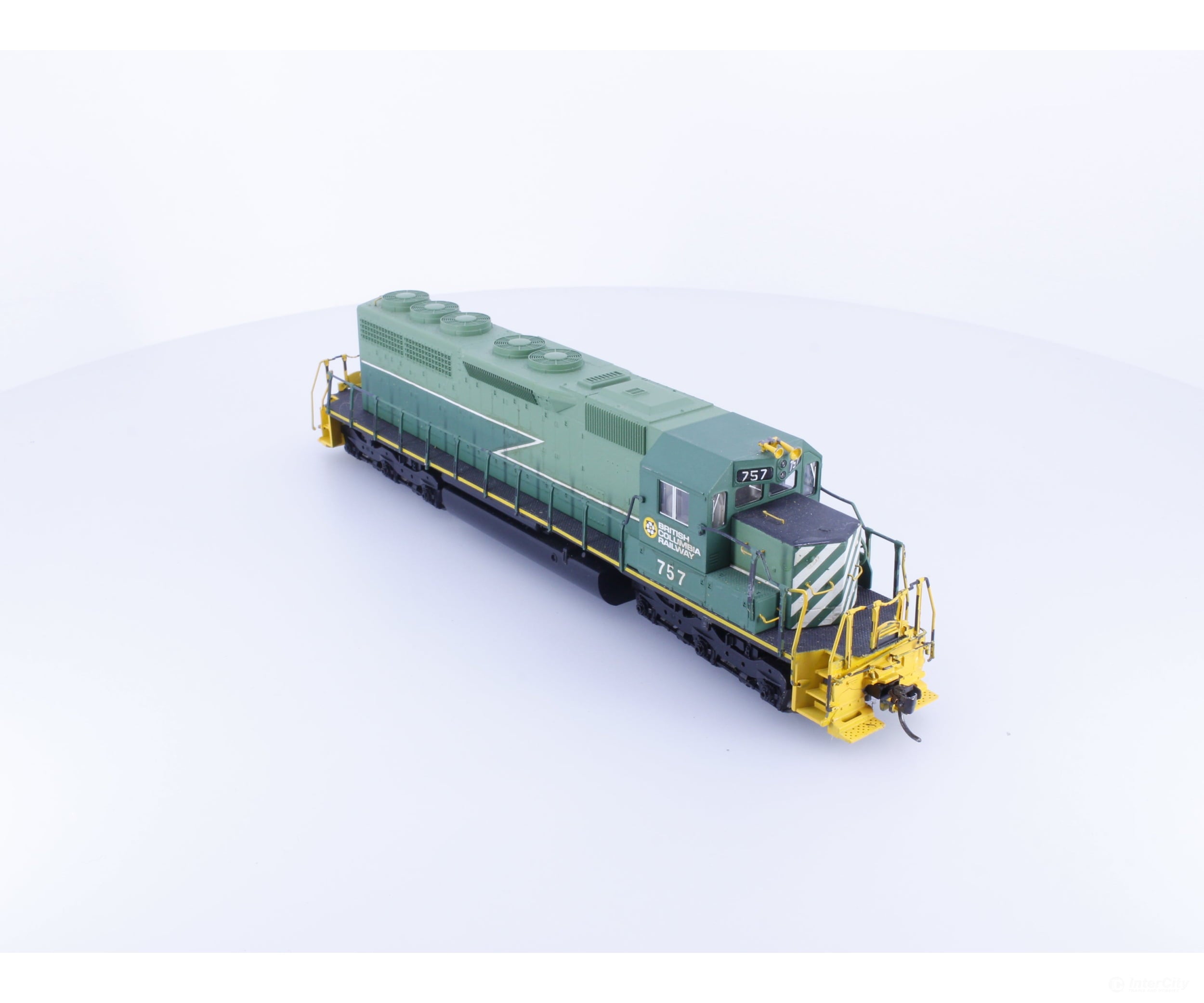 Kato 37-015 HO EMD SD-40 Diesel Locomotive Custom Painted BC Rail (BCOL) 757 Analog DC Locomotives