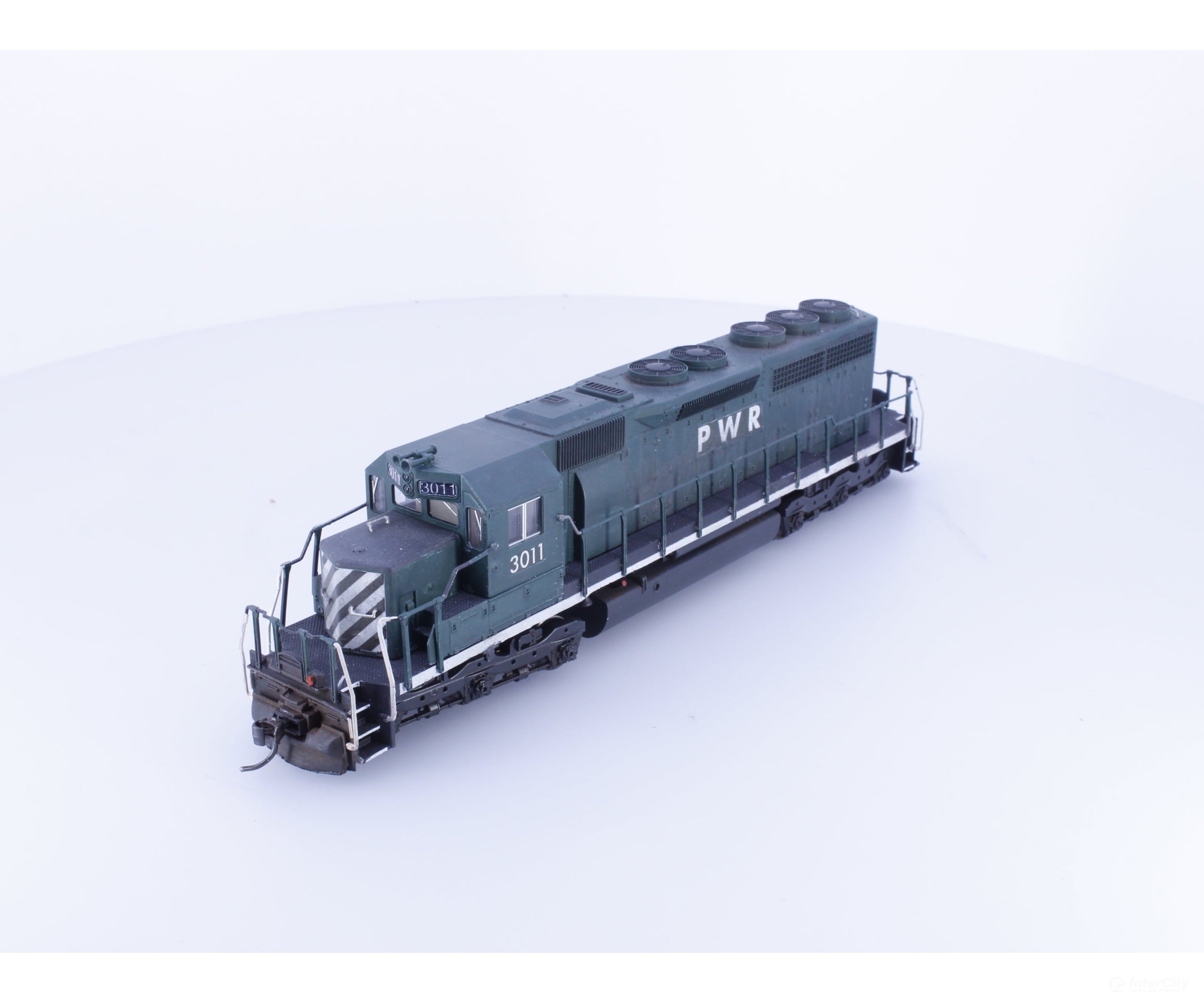 Kato 37-01A HO EMD SD-40 Diesel Locomotive Custom Painted Port Washington Railway (PWR) 3011 Analog DC - Locomotives