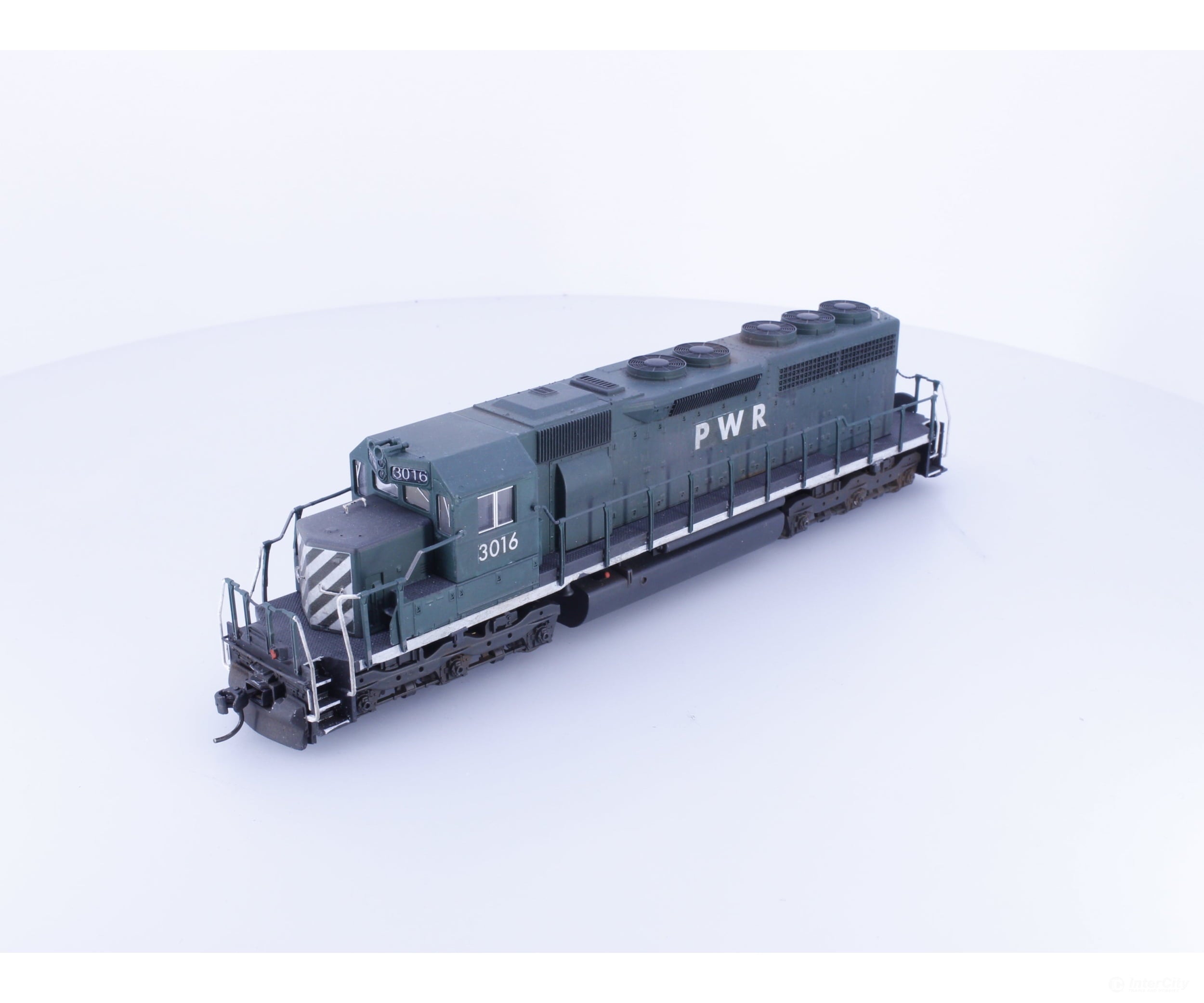 Kato 37-01A HO EMD SD-40 Diesel Locomotive Custom Painted Port Washington Railway (PWR) 3016 DCC - Locomotives