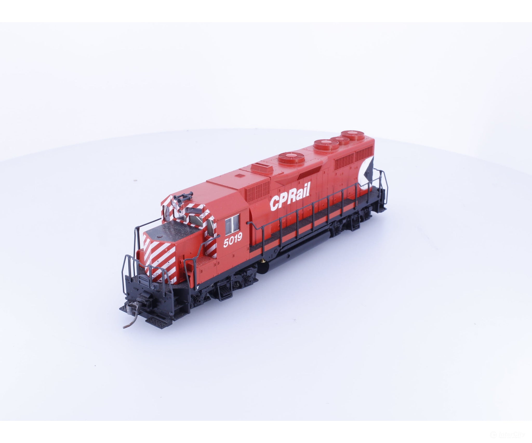 Kato 37-045 HO EMD GP35 Phase 1a Diesel Locomotive Canadian Pacific (CP) 5019 Analog DC - Locomotives