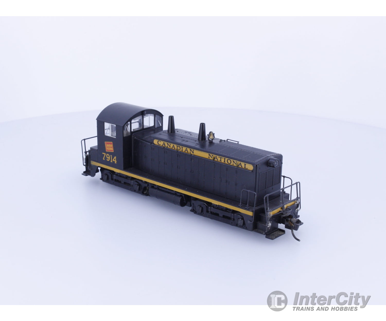 Kato 37-113 HO EMD NW2 Phase 2 Canadian National (CN) 7914 Analog DC Locomotives