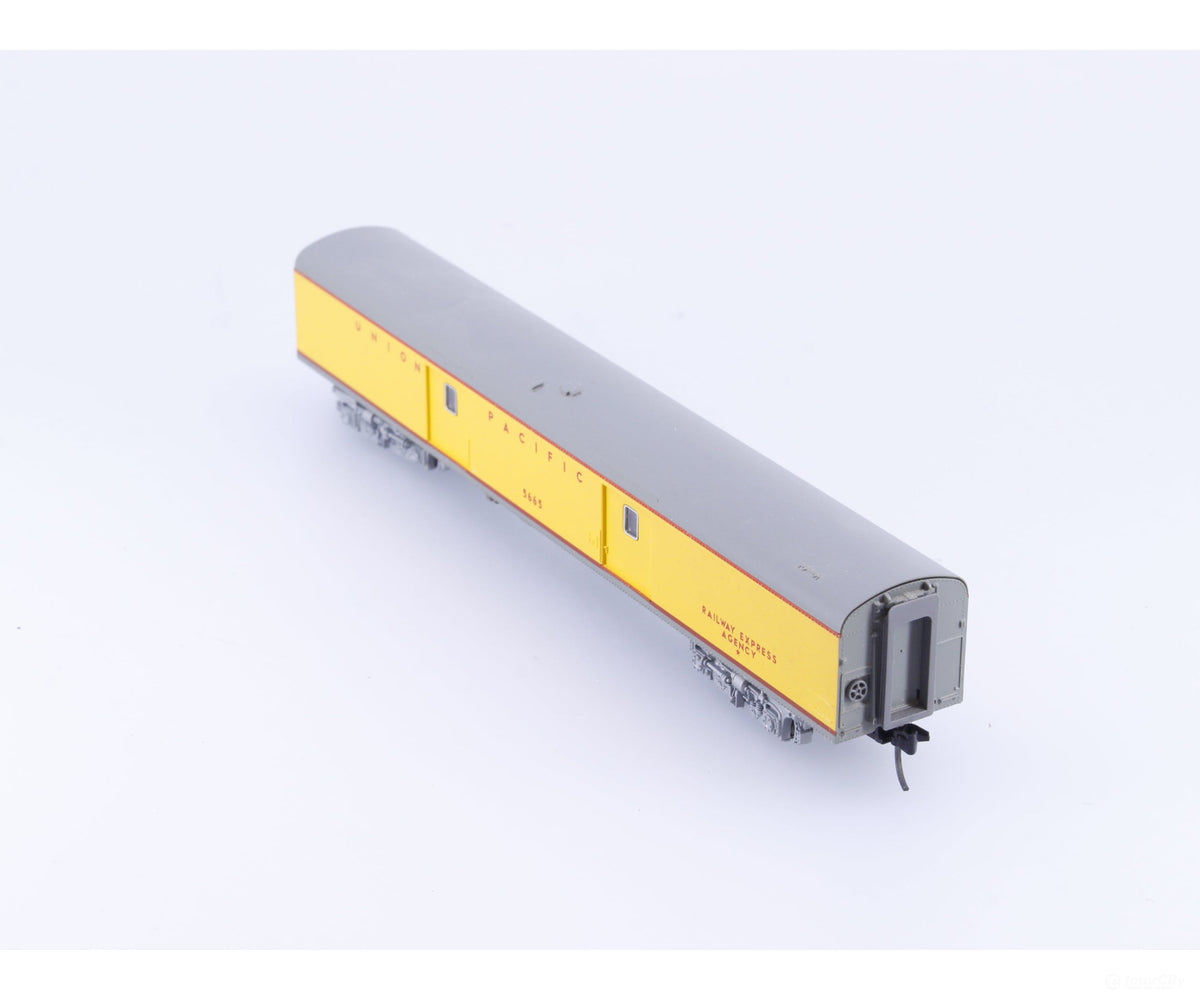 Kato 5665 N Baggage Car Union Pacific (UP) 5665 - Passenger Cars