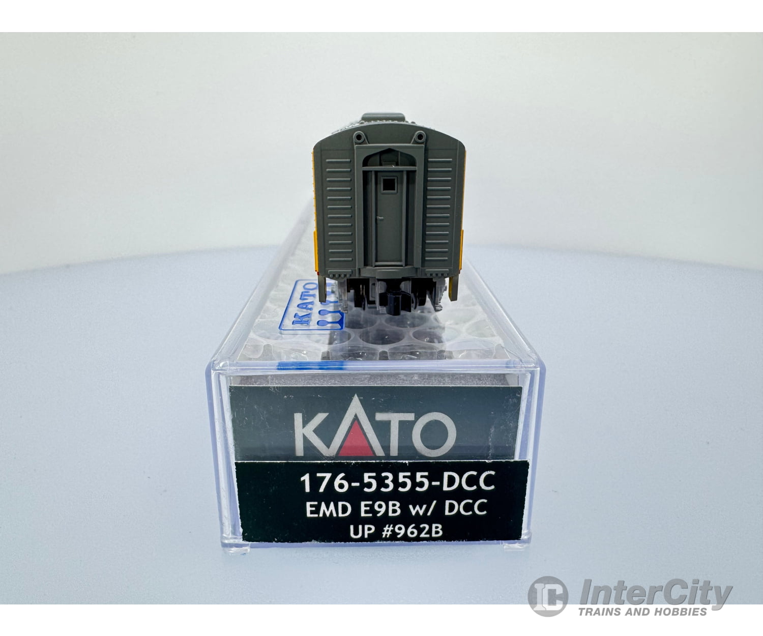 Kato N 1765355DCC EMD E8/9B - DCC -- Union Pacific 962B (Late Passeneger Scheme Armour Yellow gray red) Locomotives