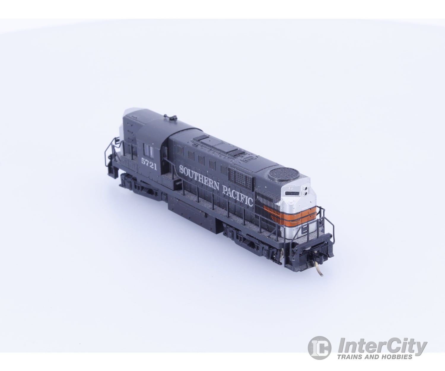 Kato N GP-7 Phase 2 Diesel Locomotive Southern Pacific (SP) 5721 Analog DC Locomotives
