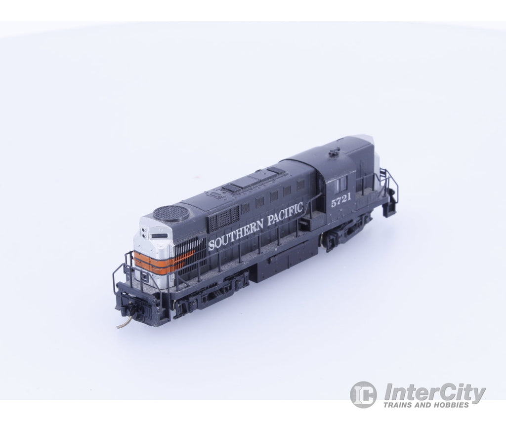 Kato N GP-7 Phase 2 Diesel Locomotive Southern Pacific (SP) 5721 Analog DC Locomotives