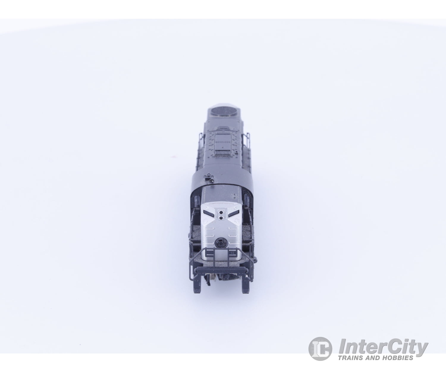 Kato N GP-7 Phase 2 Diesel Locomotive Southern Pacific (SP) 5721 Analog DC Locomotives