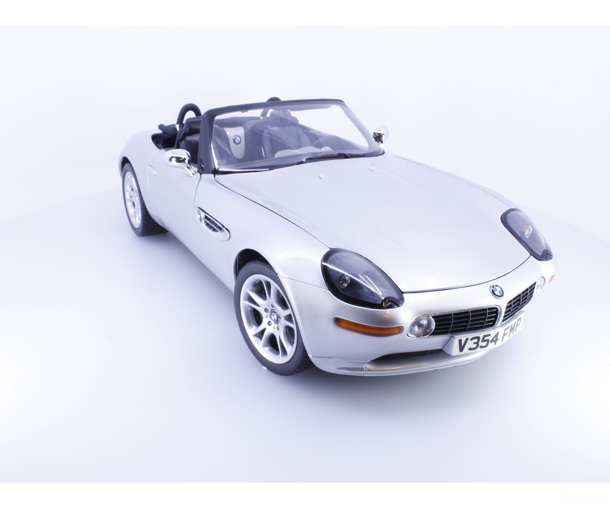 Kyosho 08601S 1/12 Scale Die Cast BMW Z8 James Bond Model - Cars & Trucks