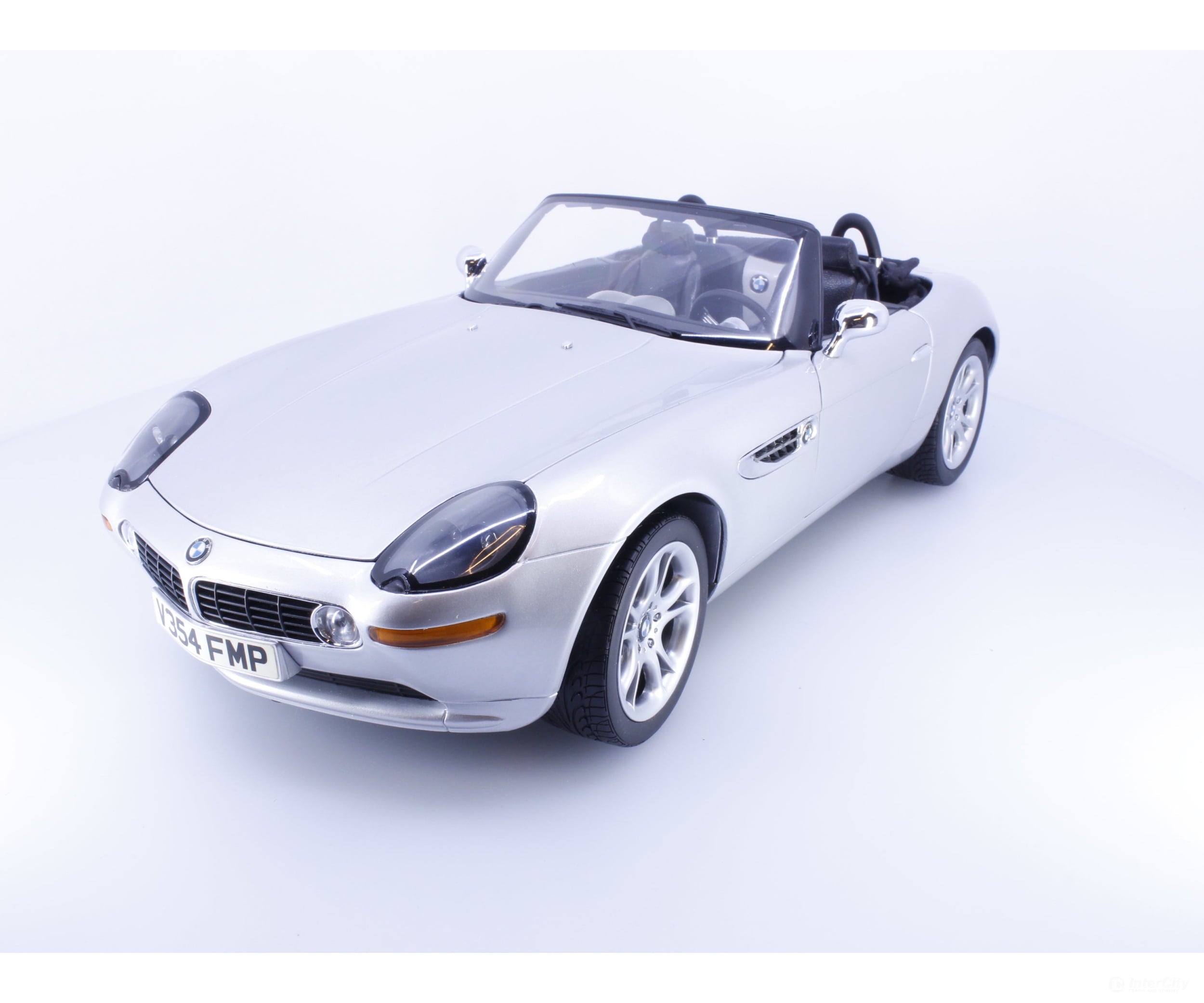 Kyosho 08601S 1/12 Scale Die Cast BMW Z8 James Bond Model - Cars & Trucks