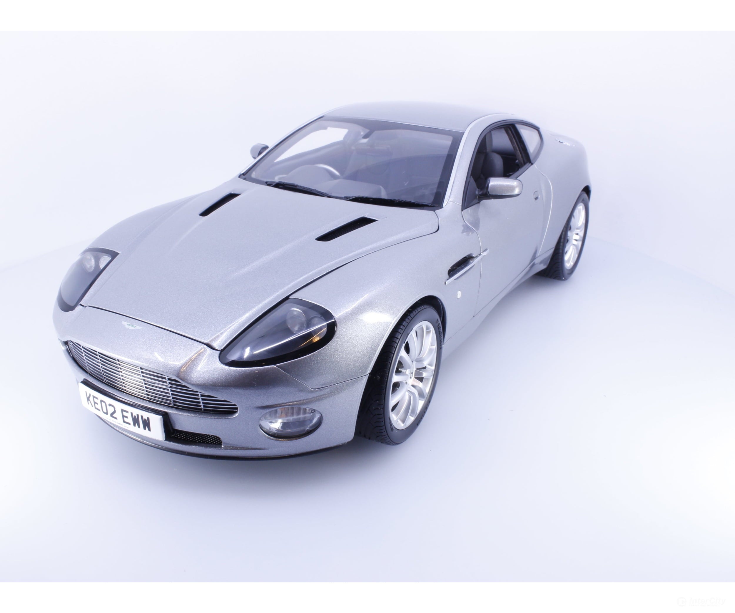 Kyosho 08603S 1/12 Scale Die Cast Aston Martin V12 Vanquish 007 40th Anniversary - Cars & Trucks