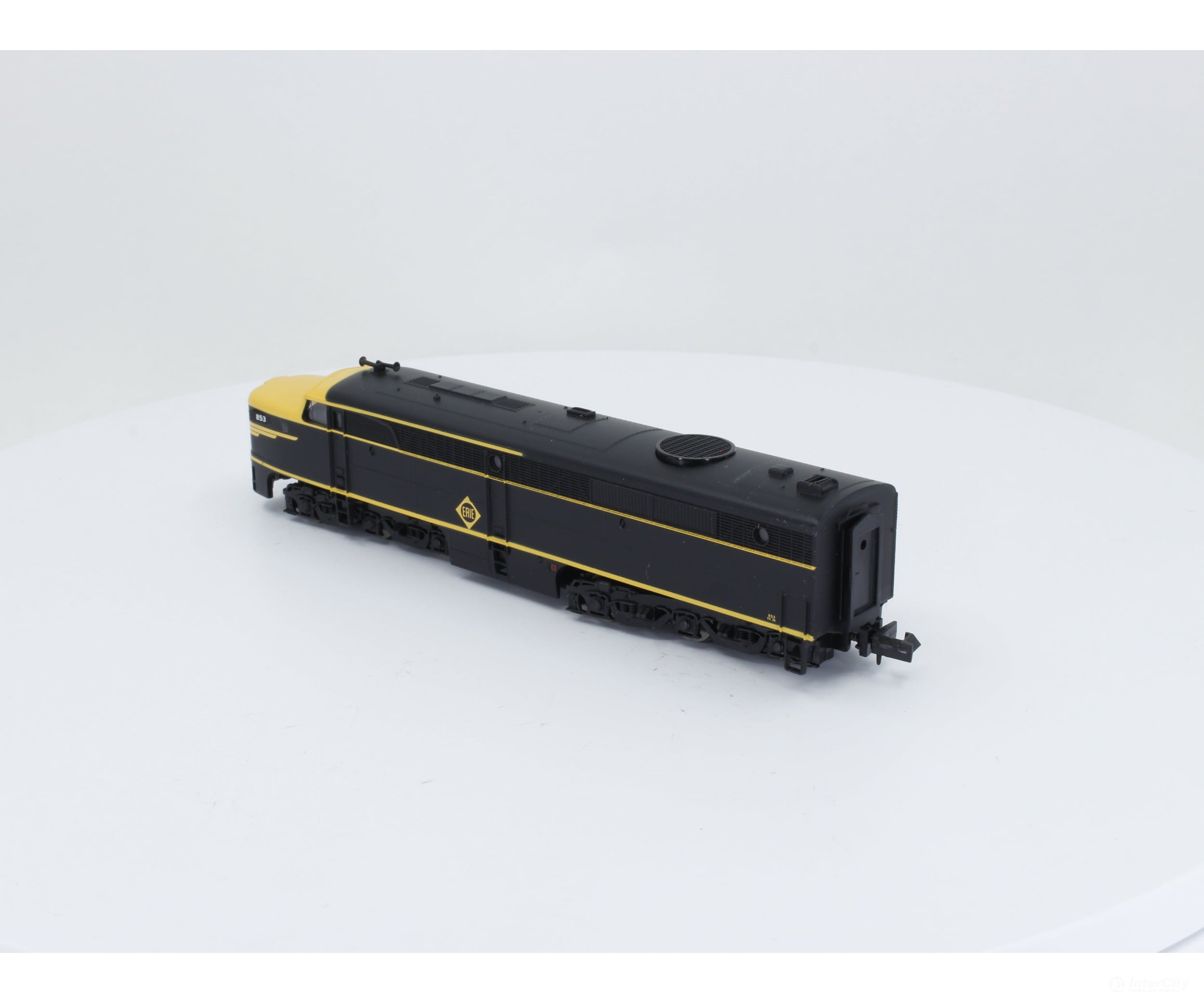 Life-Like 7053 N Alco Pa Erie Locomotive 853 Analog Dc (2) Locomotives