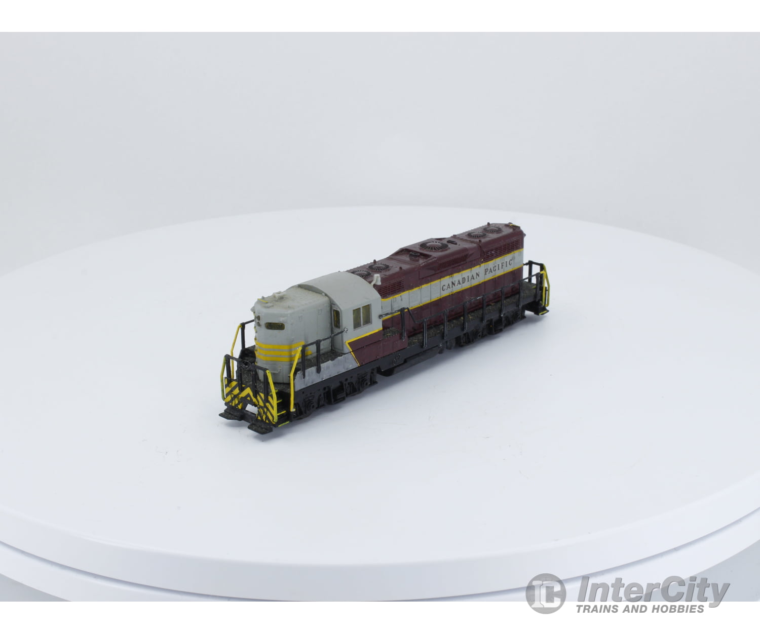 Life-Like 7117 N Gp18 Locomotive Undecorated (Hi Nose With Dynamic Brakes)Analog Dc Locomotives