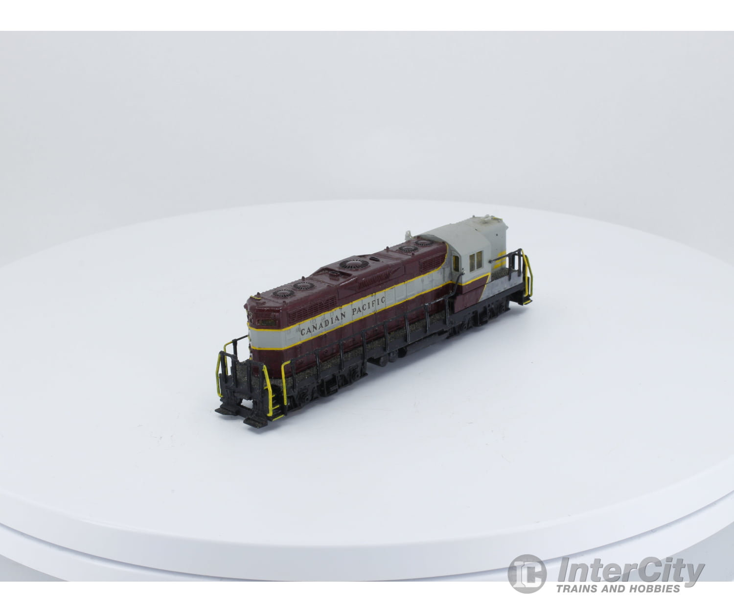 Life-Like 7117 N Gp18 Locomotive Undecorated (Hi Nose With Dynamic Brakes)Analog Dc Locomotives