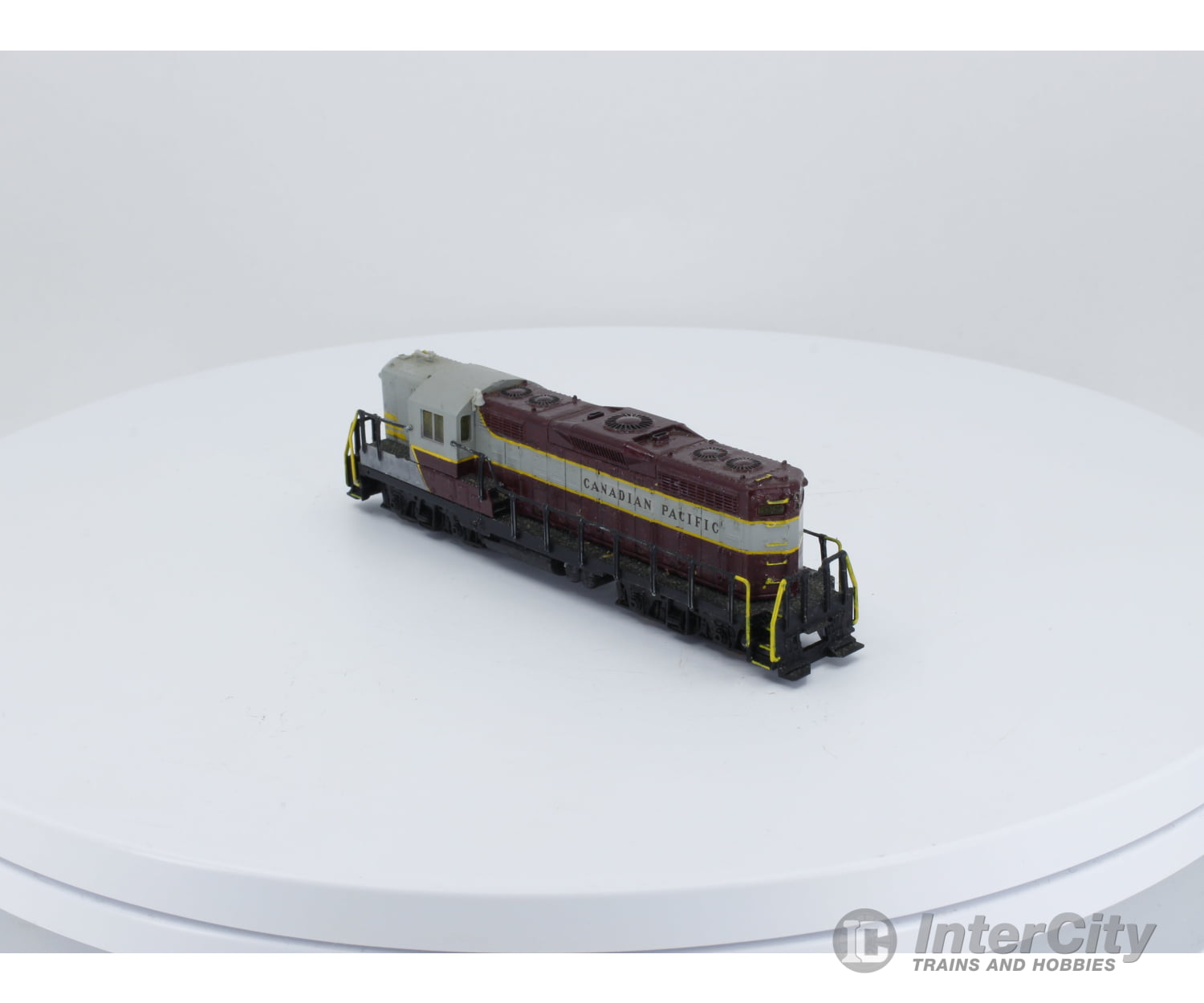 Life-Like 7117 N Gp18 Locomotive Undecorated (Hi Nose With Dynamic Brakes)Analog Dc Locomotives