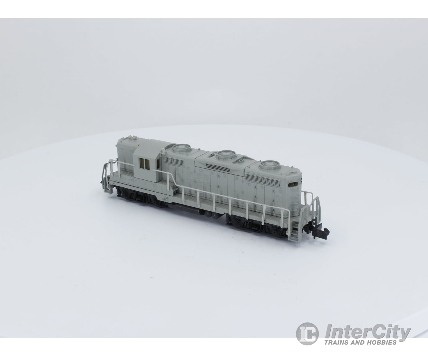 Life-Like 7117 N Gp18 Locomotive Undecorated Hi Nose With Dynamic Brakes Analog Dc (1) Locomotives