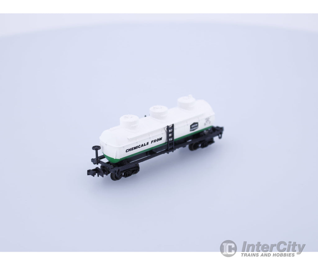 Life-Like 7765 N Tank Car Union Tank Car (UTLX) Freight Cars