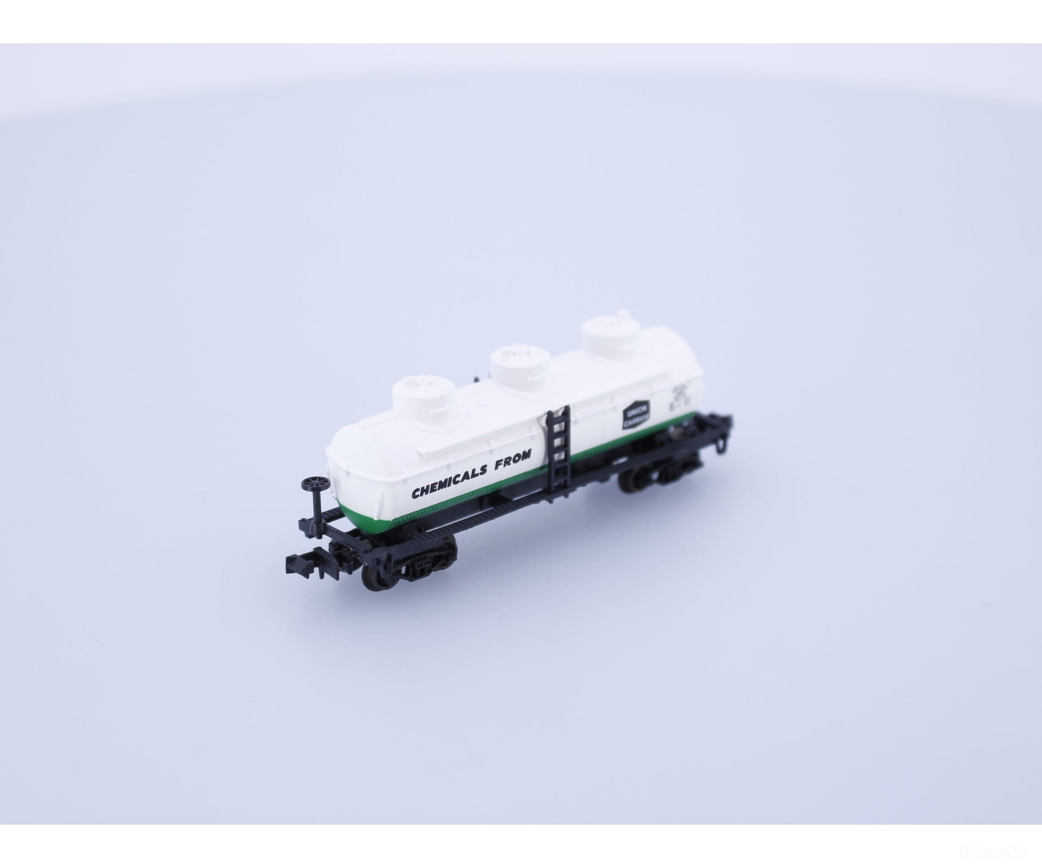 Life-Like 7765 N Tank Car Union Tank Car (UTLX) Freight Cars