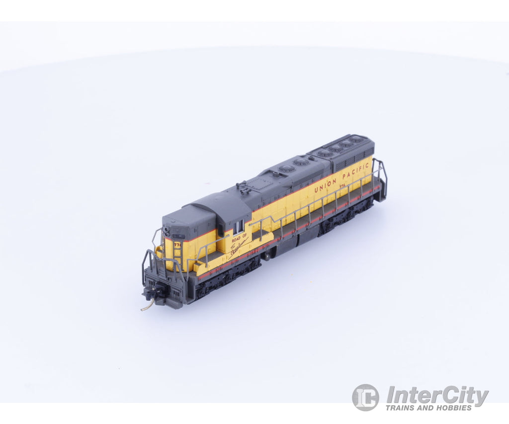 Life-Like 7775 N SD7 Diesel Locomotive Union Pacific (UP) 776 Analog DC Locomotives
