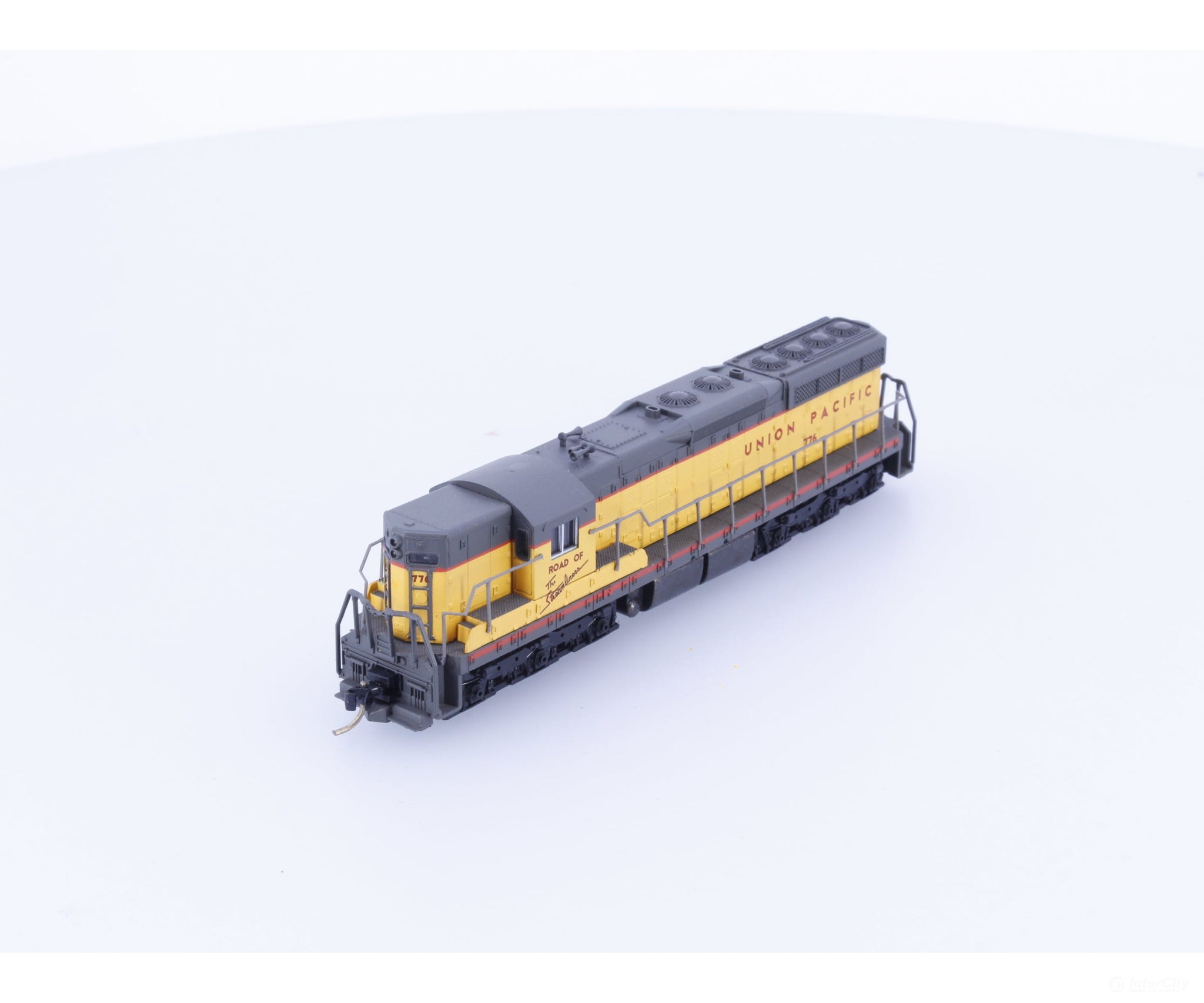 Life-Like 7775 N SD7 Diesel Locomotive Union Pacific (UP) 776 Analog DC Locomotives