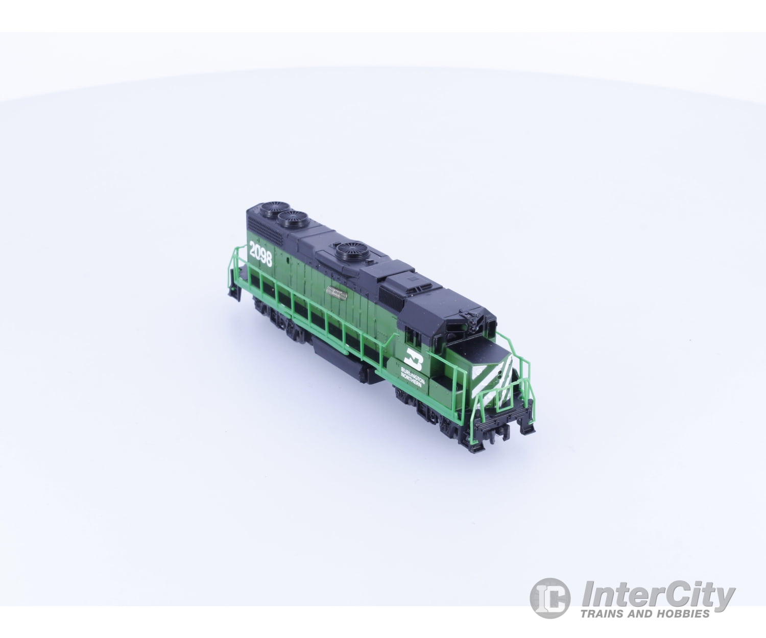 Life-Like 7841 N GP38 Diesel Locomotive Burlington Northern (BN) 2098 Analog DC Locomotives