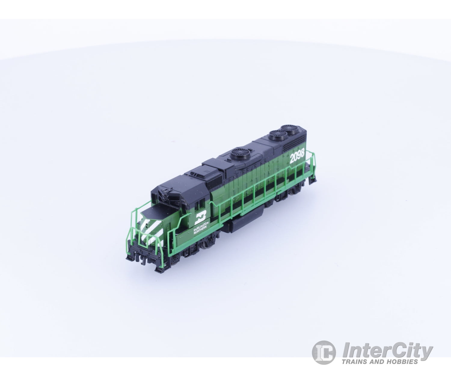 Life-Like 7841 N GP38 Diesel Locomotive Burlington Northern (BN) 2098 Analog DC Locomotives