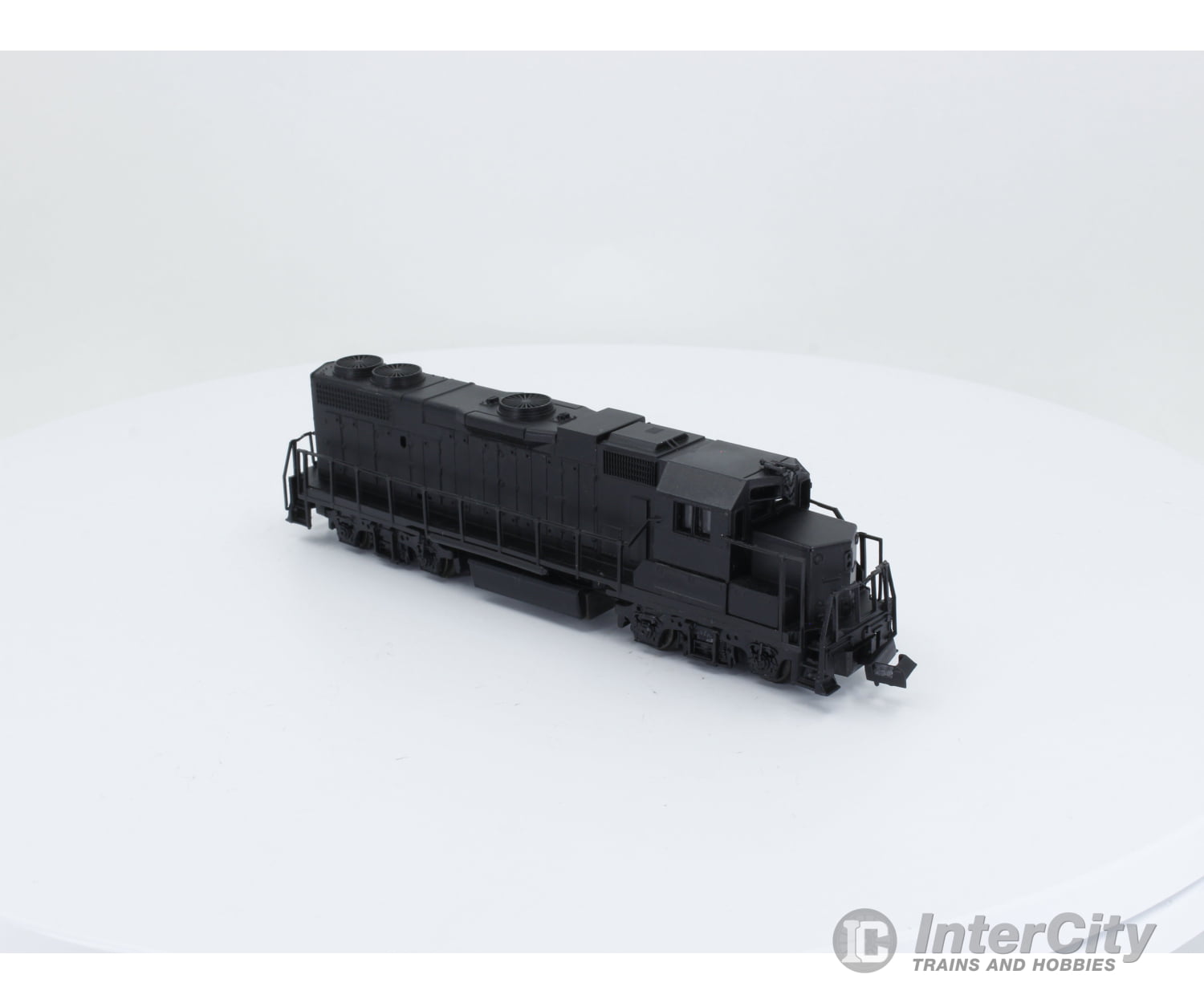 Life-Like 7845 N Gp-38 Locomotive Undecorated Analog Dc (3) Locomotives