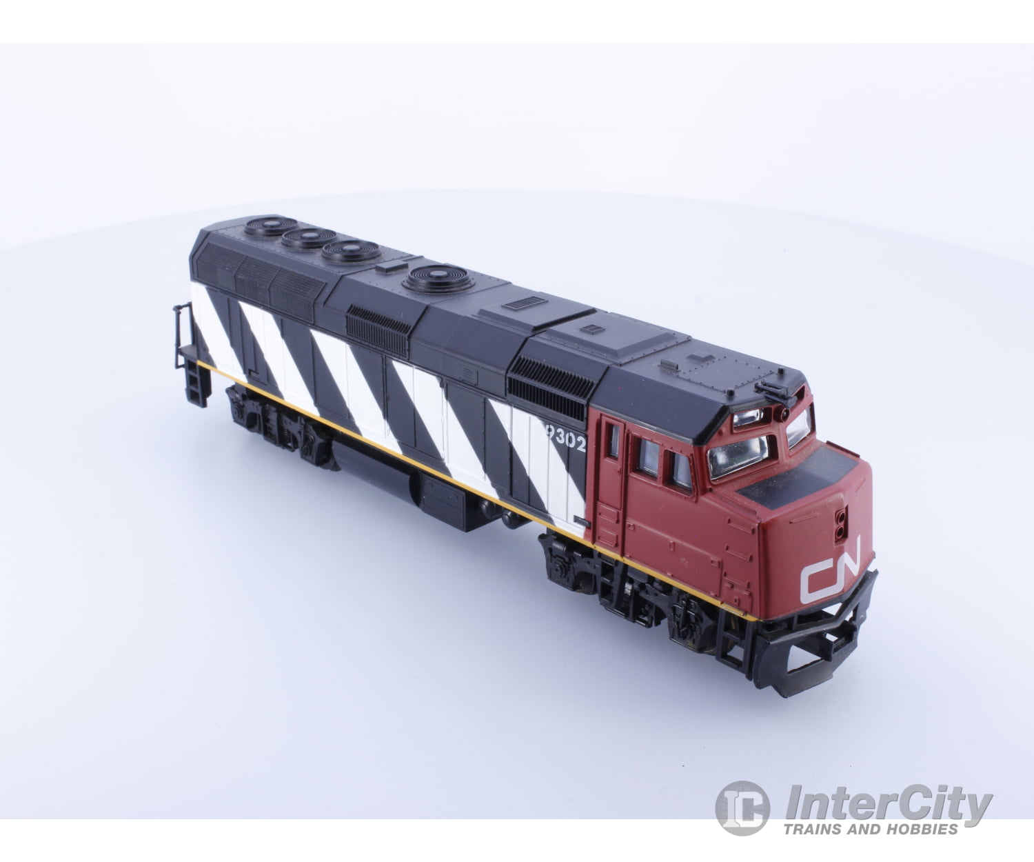 Life-Like HO FP45 Canadian National (CN) 9302 Analog DC Locomotives