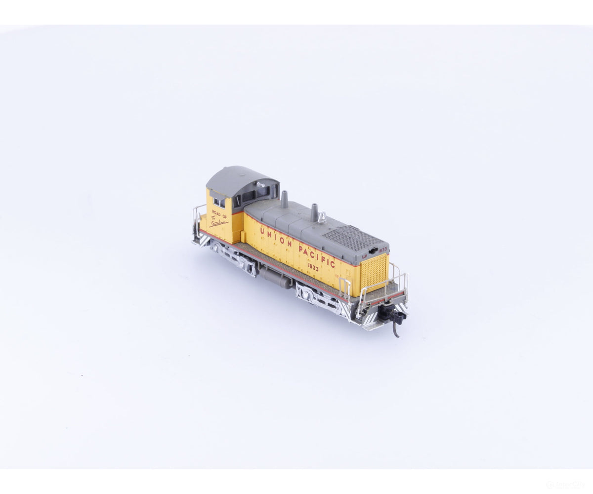 Lifelike 7897 N SW9/1200 Diesel Locomotive Union Pacific (UP) 1833 Analog DC - Locomotives