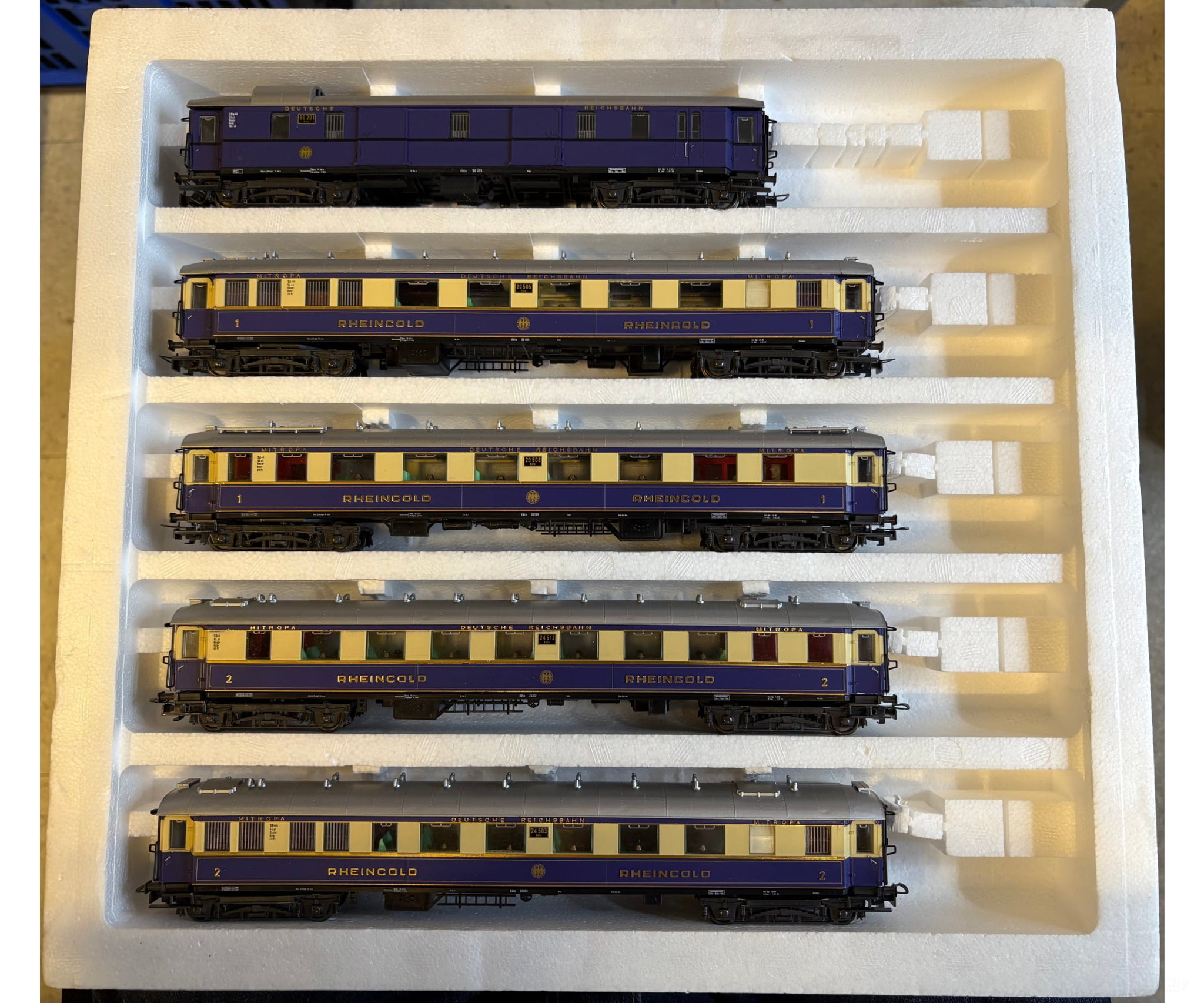 Liliput 820 HO DR 5 Piece Rheingold Passenger Set. - European Passenger Cars